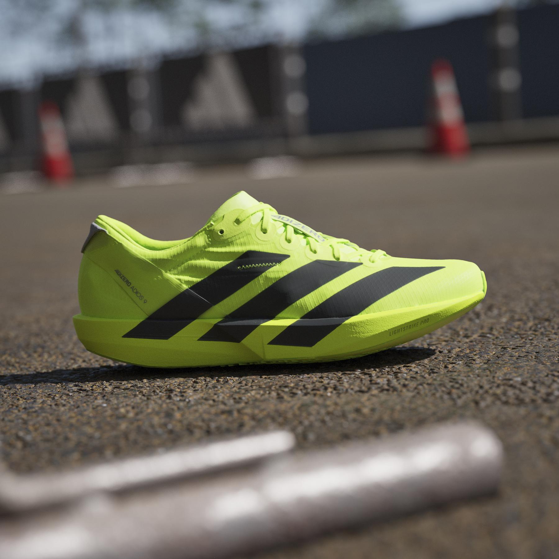 product/a/d/adidas_ih5067_16_footwear_photography_heromrktng_view_3-nw091625.jpg