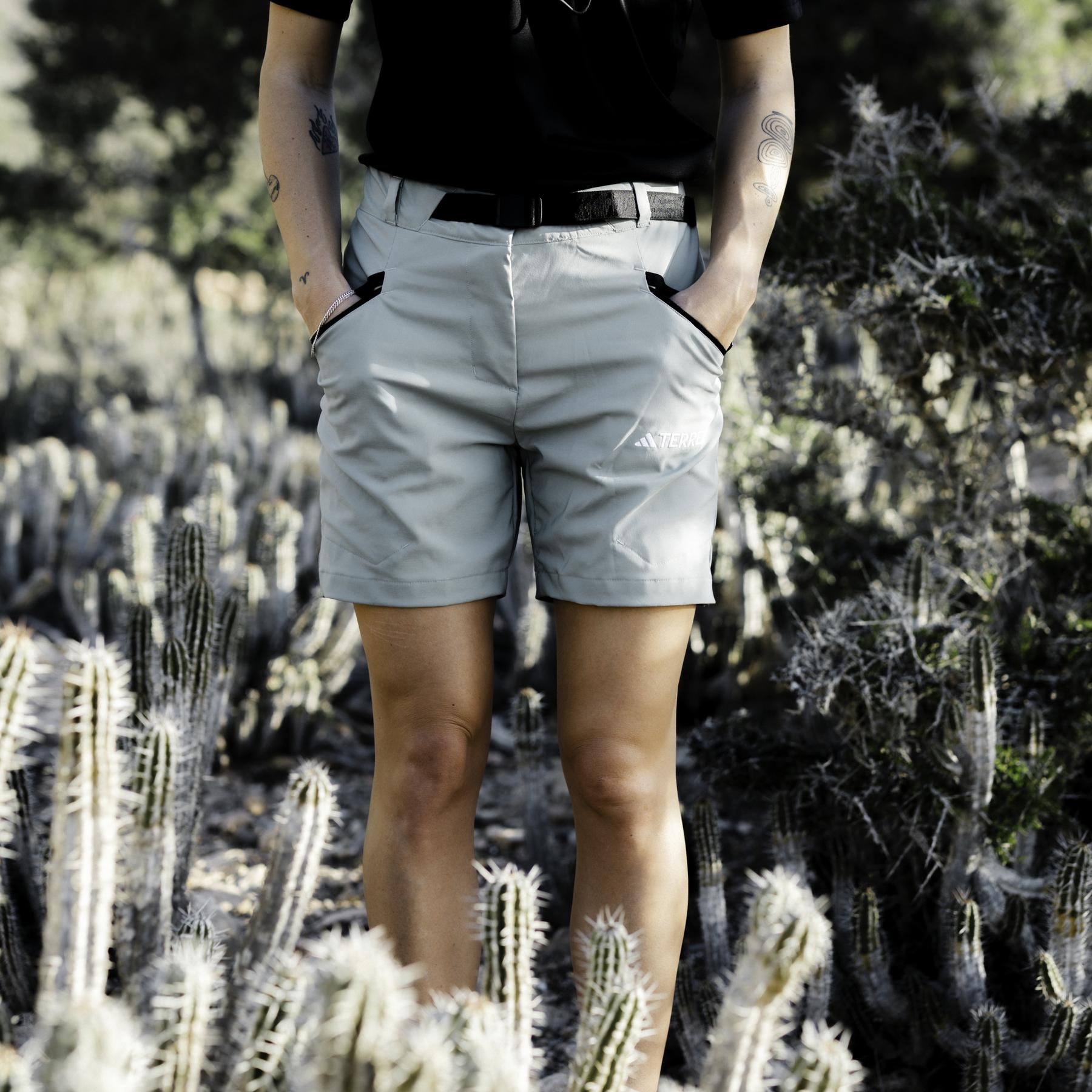 product/a/d/adidas_ij8302_11_apparel_photography_heromrktng_view_2_white.jpg