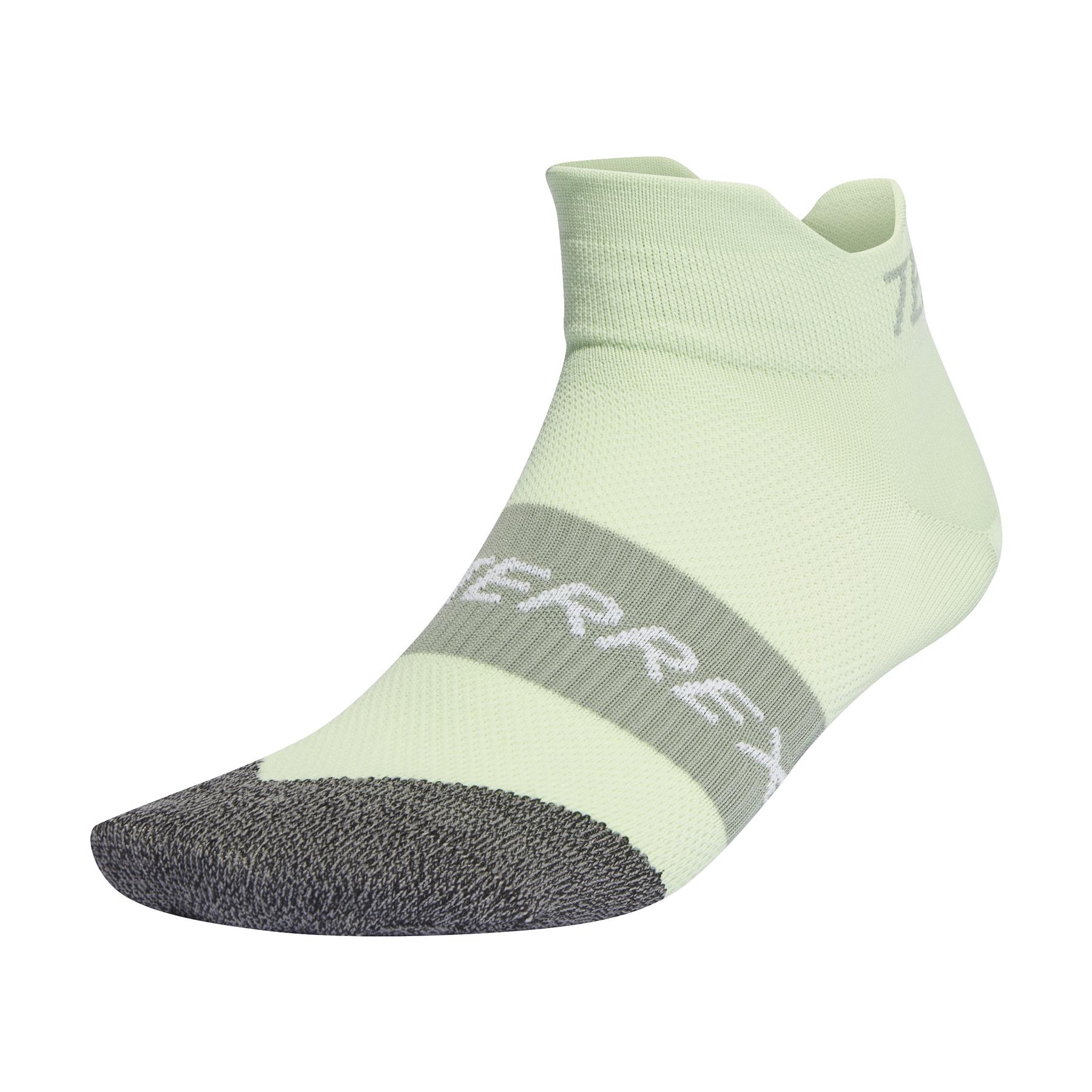 product/a/d/adidas_in8342_1_hardware_photography_side_center_view_white-nw112824.jpg