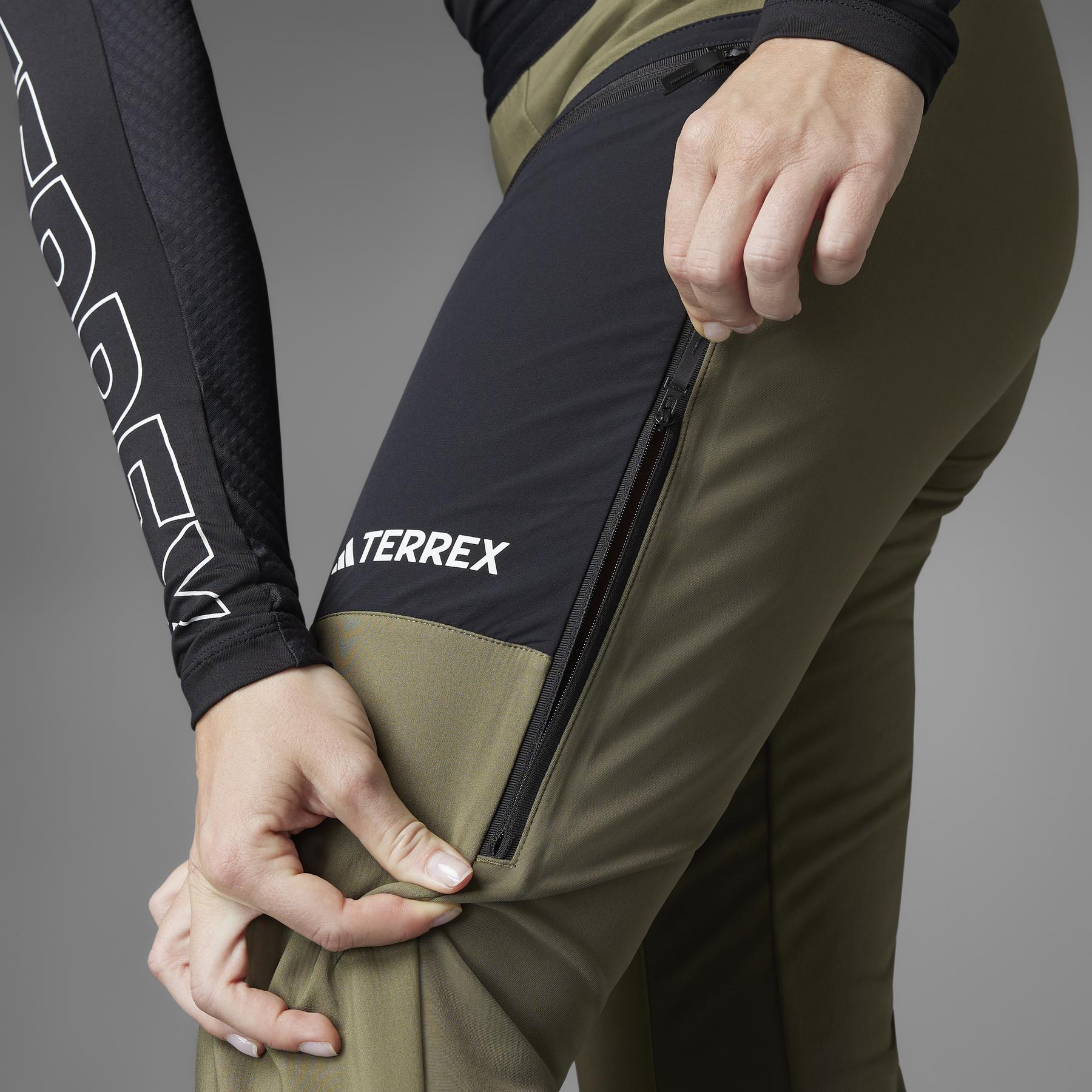 product/a/d/adidas_in8786_7_apparel_photography_heromrktng_view_5.jpg