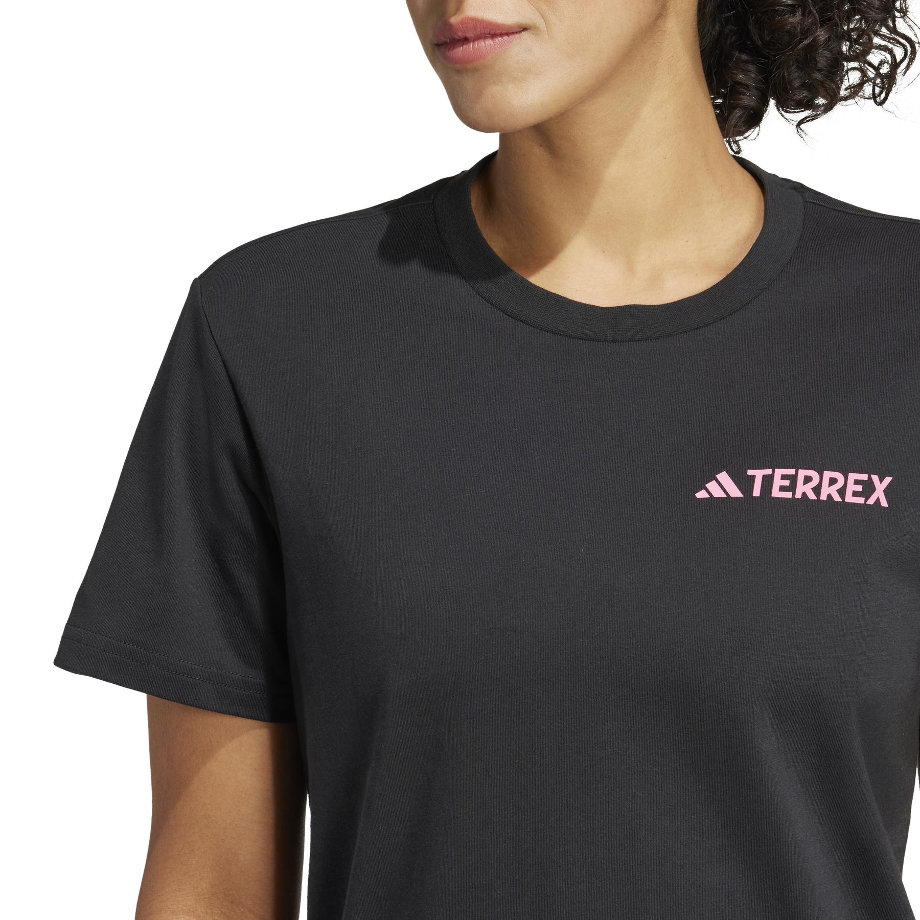 product/a/d/adidas_iz0449_7_apparel_on_model_detail_view_1_white.jpg