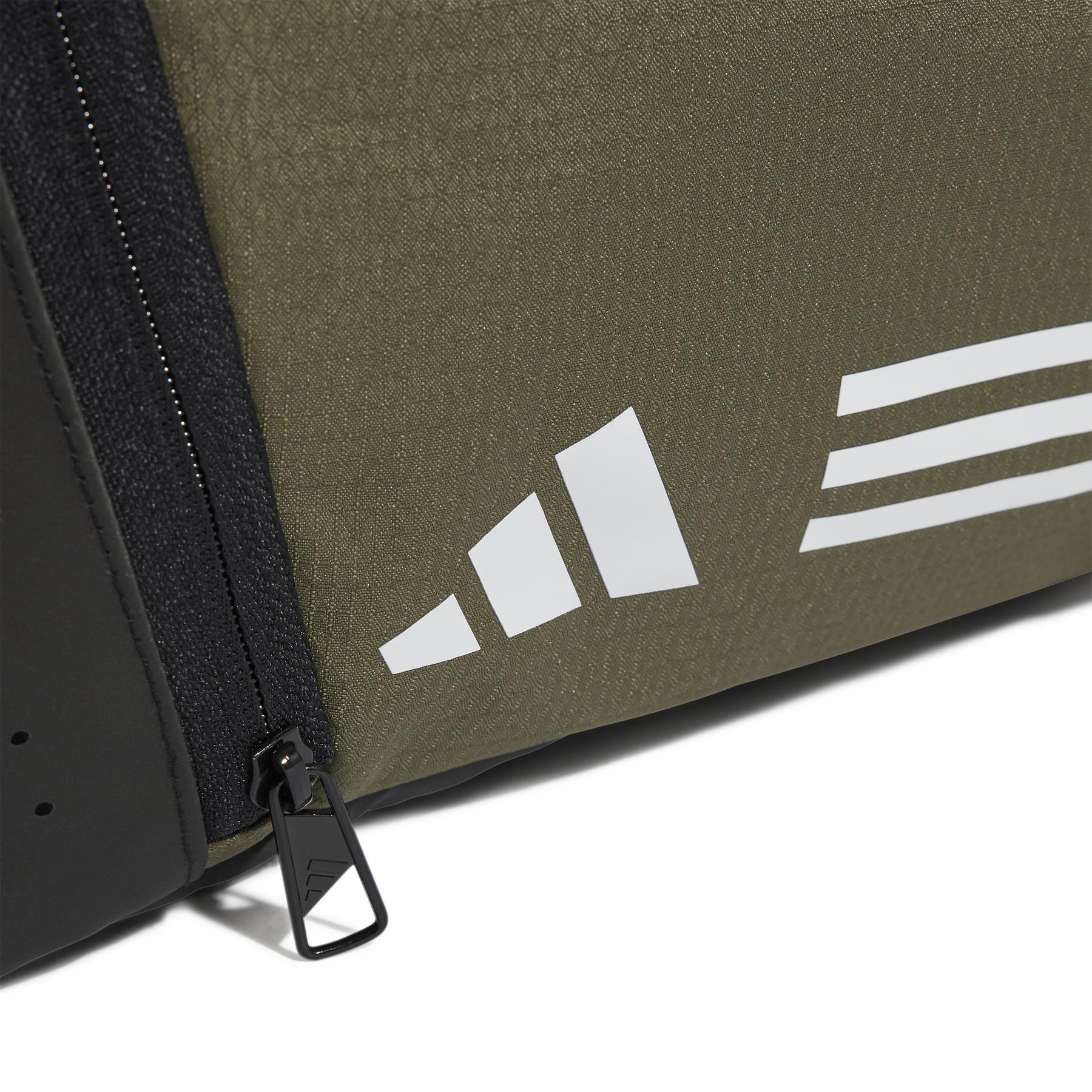 product/a/d/adidas_iz1906_4_hardware_photography_detail_view_1_white.jpg