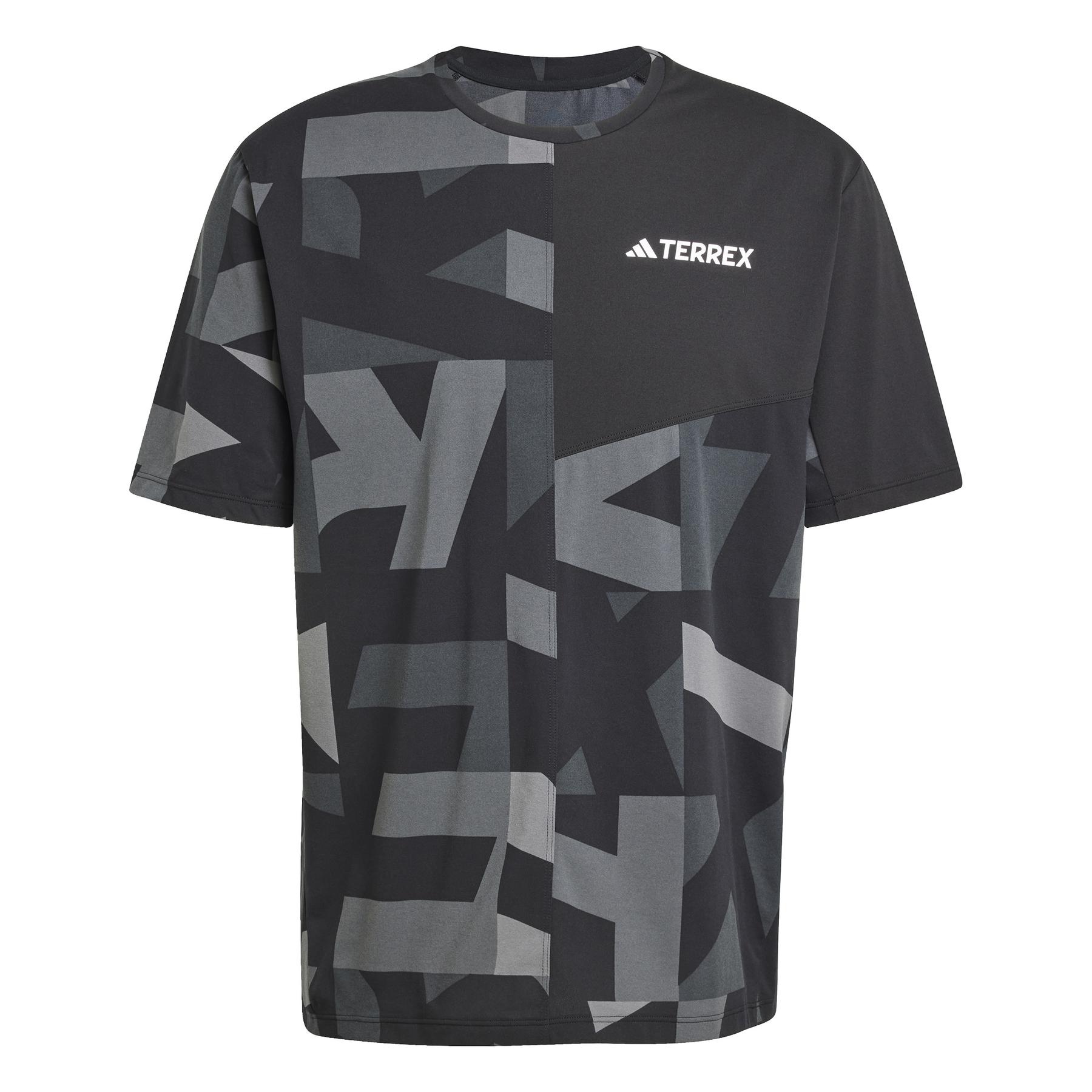 product/a/d/adidas_je0390_black-carbon_1.jpg