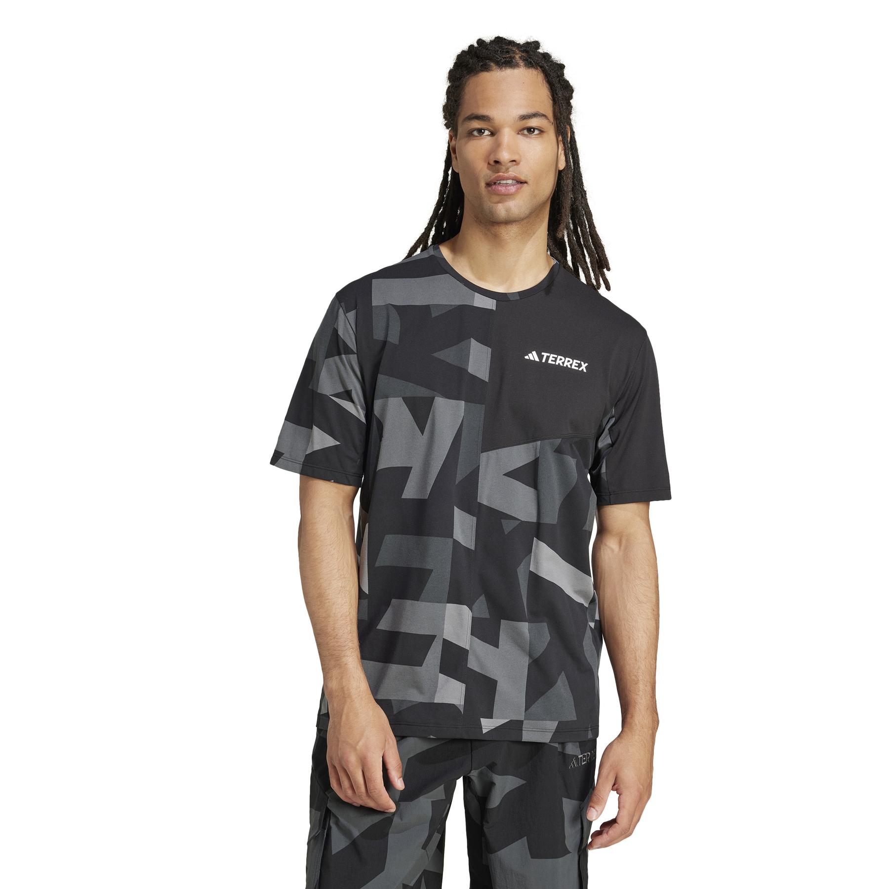 product/a/d/adidas_je0390_black-carbon_2.jpg