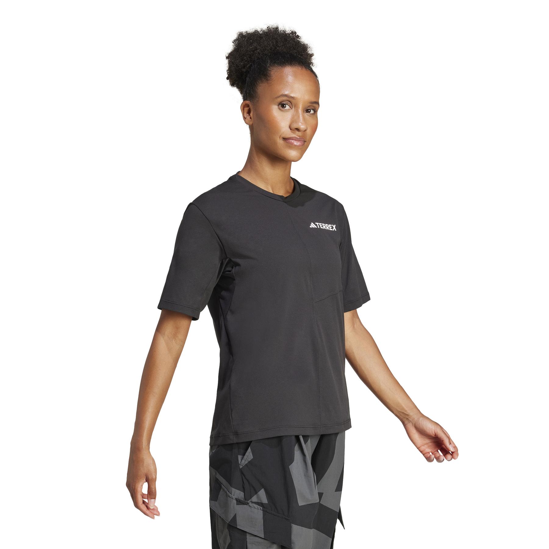 product/a/d/adidas_jf4186_black_1.jpg