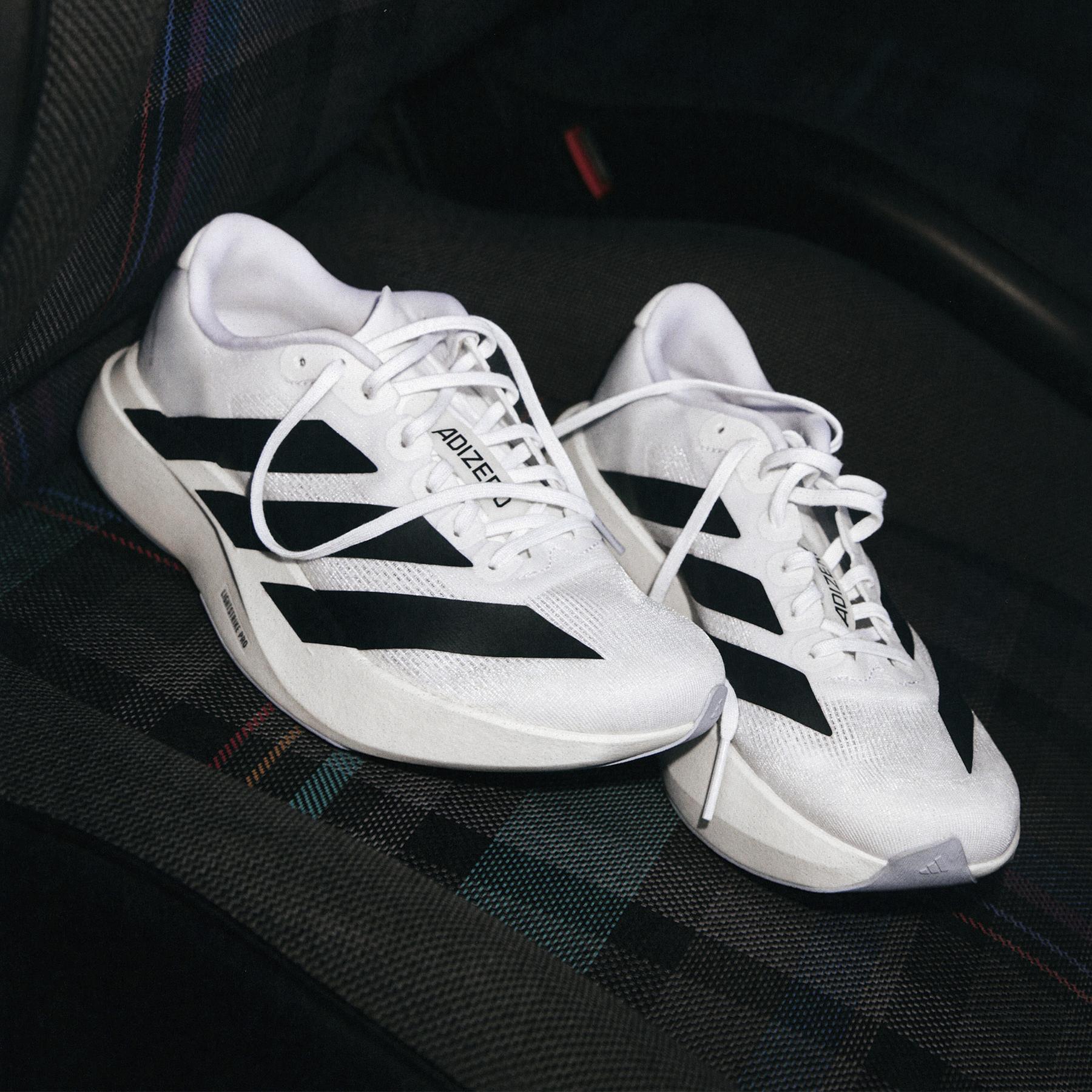 product/a/d/adidas_jh6206_15_footwear_photography_heromrktng_view_2-nw111924.jpg