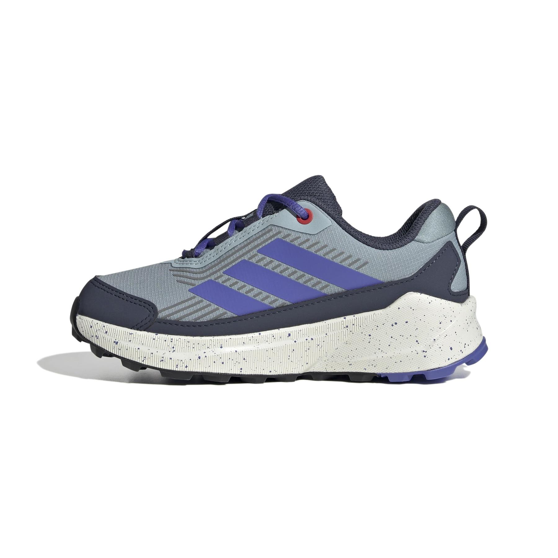 product/a/d/adidas_jh6341_5_footwear_photography_side_medial_center_view_white-nw091625.jpg