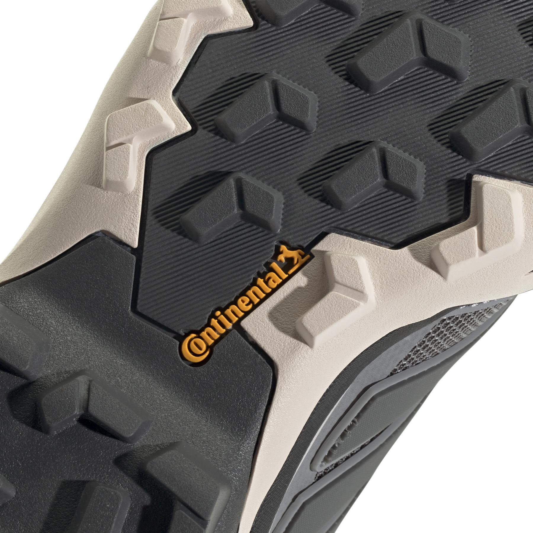 product/a/d/adidas_jh6393_9_footwear_photography_detail_view_2_white.jpg
