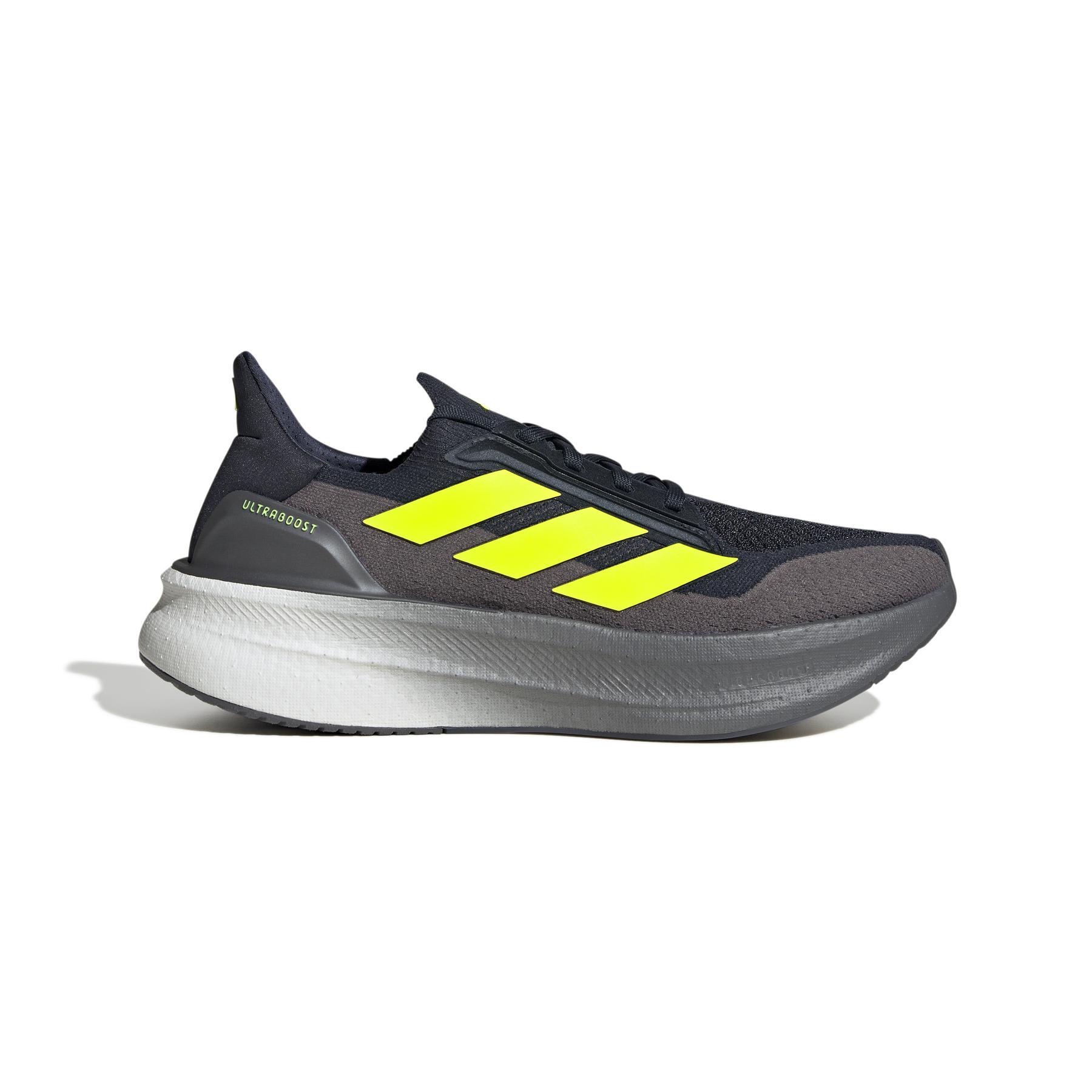 product/a/d/adidas_jh9034_1_footwear_photography_side_lateral_center_view_white-nw091625.jpg