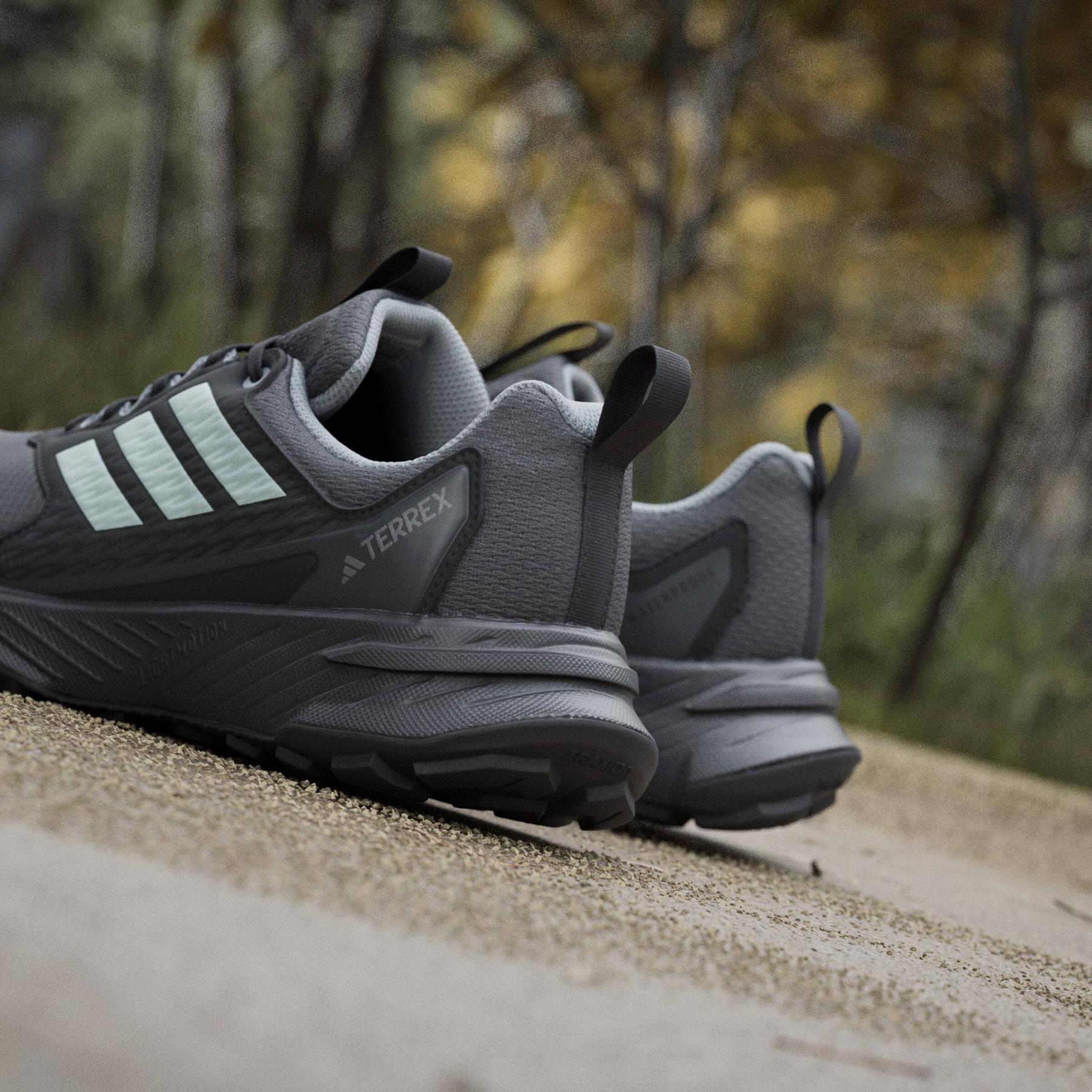 product/a/d/adidas_ji0278_22_footwear_photography_heromrktng_view_10-nw091625.jpg