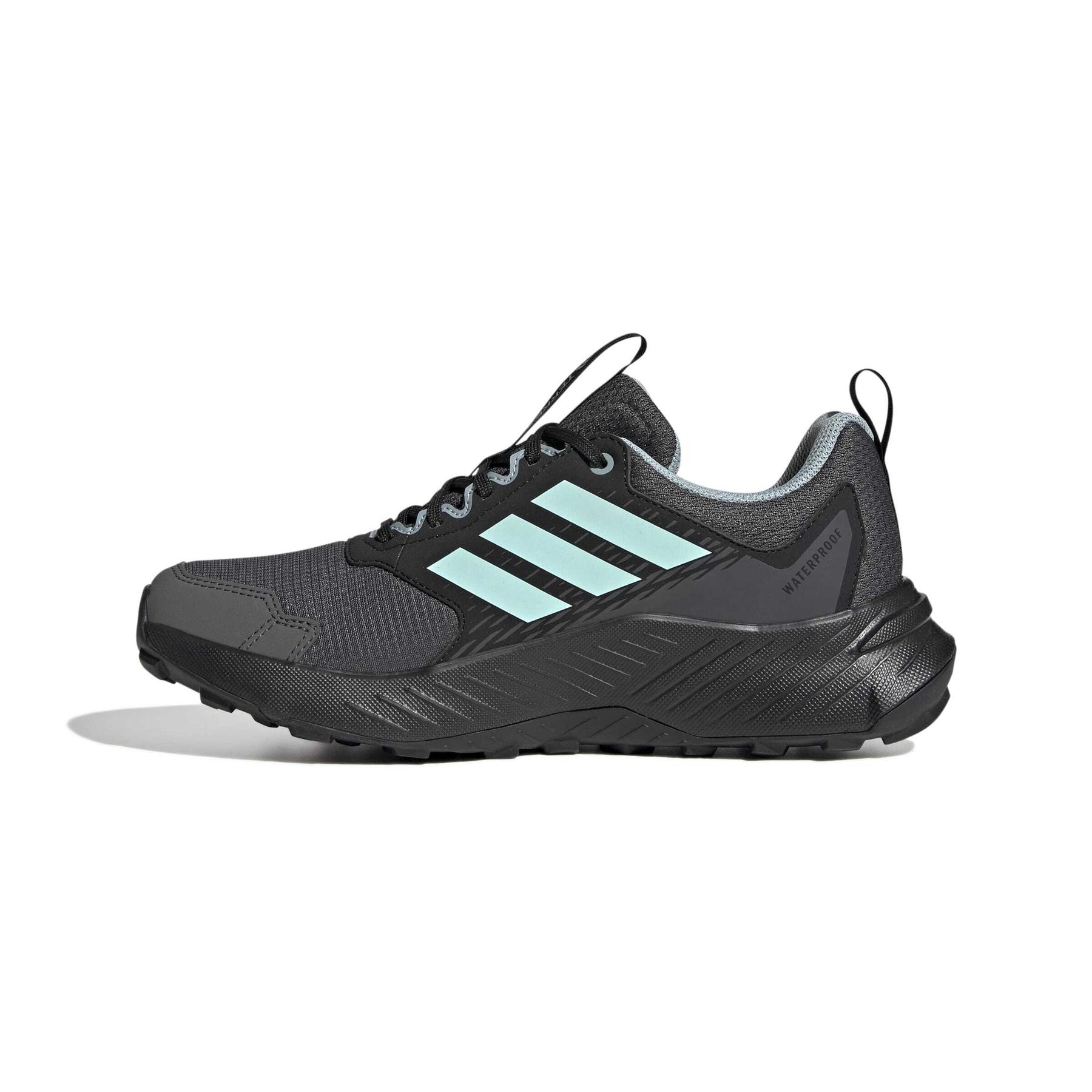 product/a/d/adidas_ji0278_5_footwear_photography_side_medial_center_view_white-nw091625.jpg