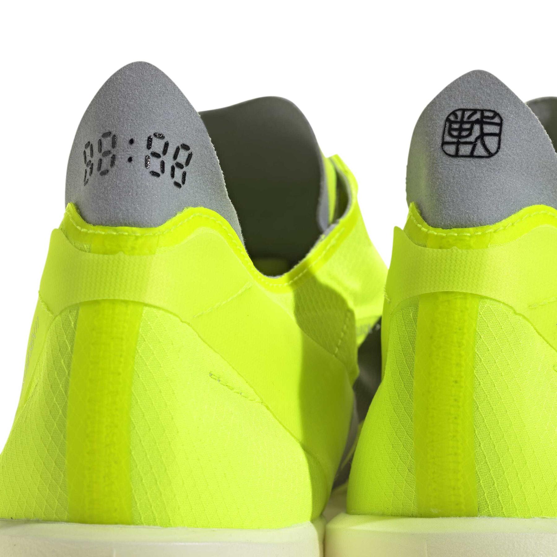 product/a/d/adidas_ji0991_8_footwear_photography_detail_view_1_white-nw091625.jpg