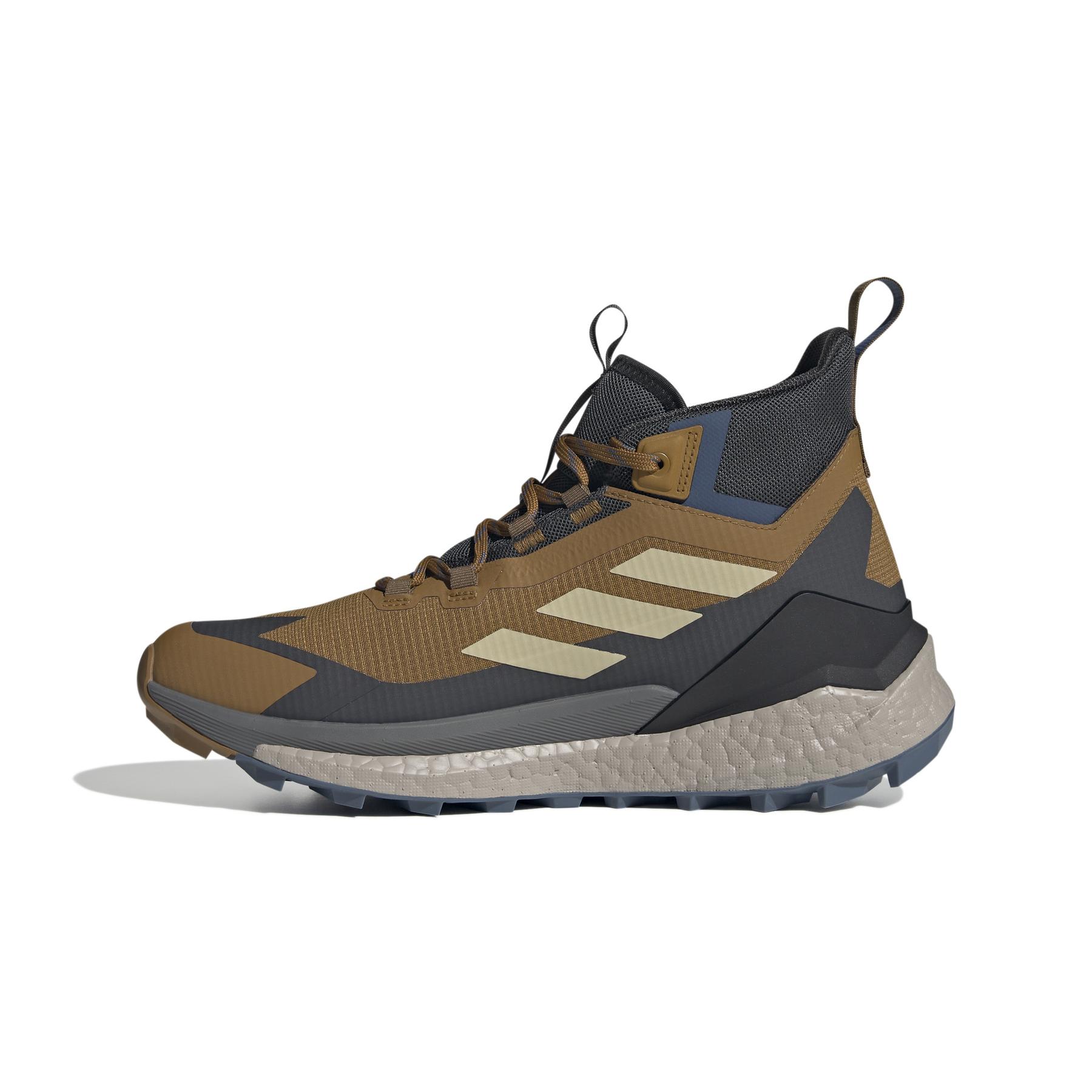 product/a/d/adidas_ji4245_5_footwear_photography_side_medial_center_view_white-nw091625.jpg