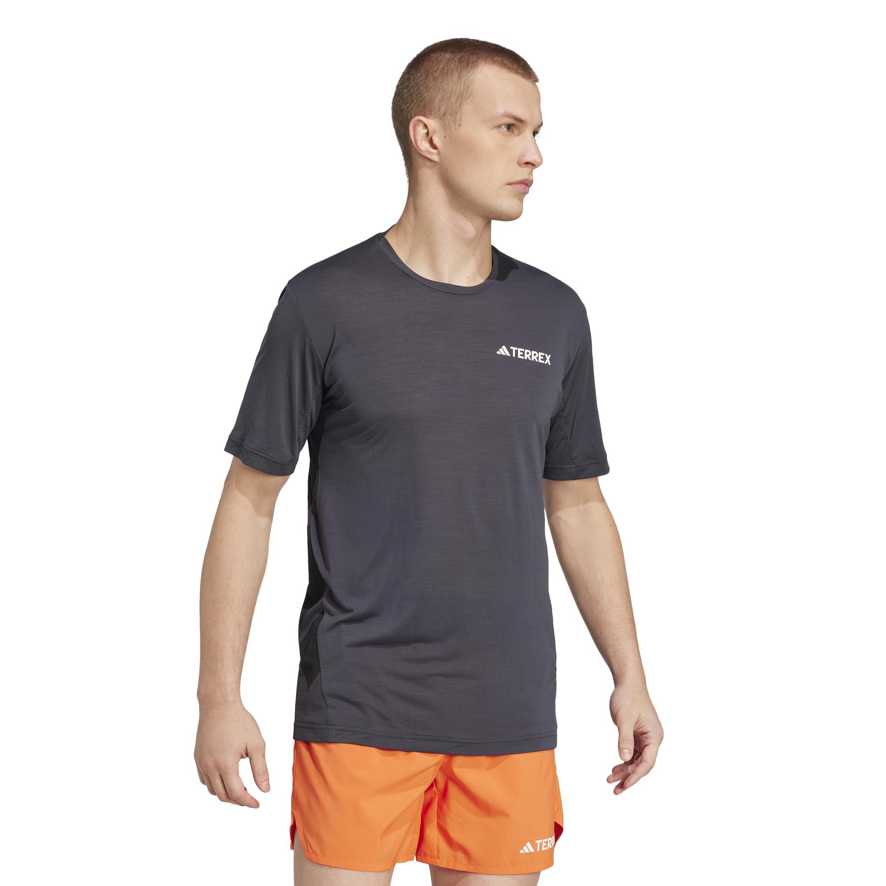 product/a/d/adidas_jl6340_carbon_4.jpg