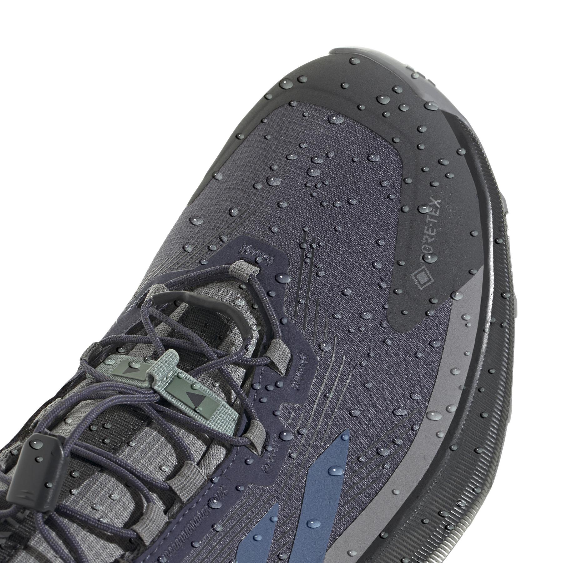 product/a/d/adidas_jp5239_9_footwear_photography_detail_view_2_white-nw091625.jpg