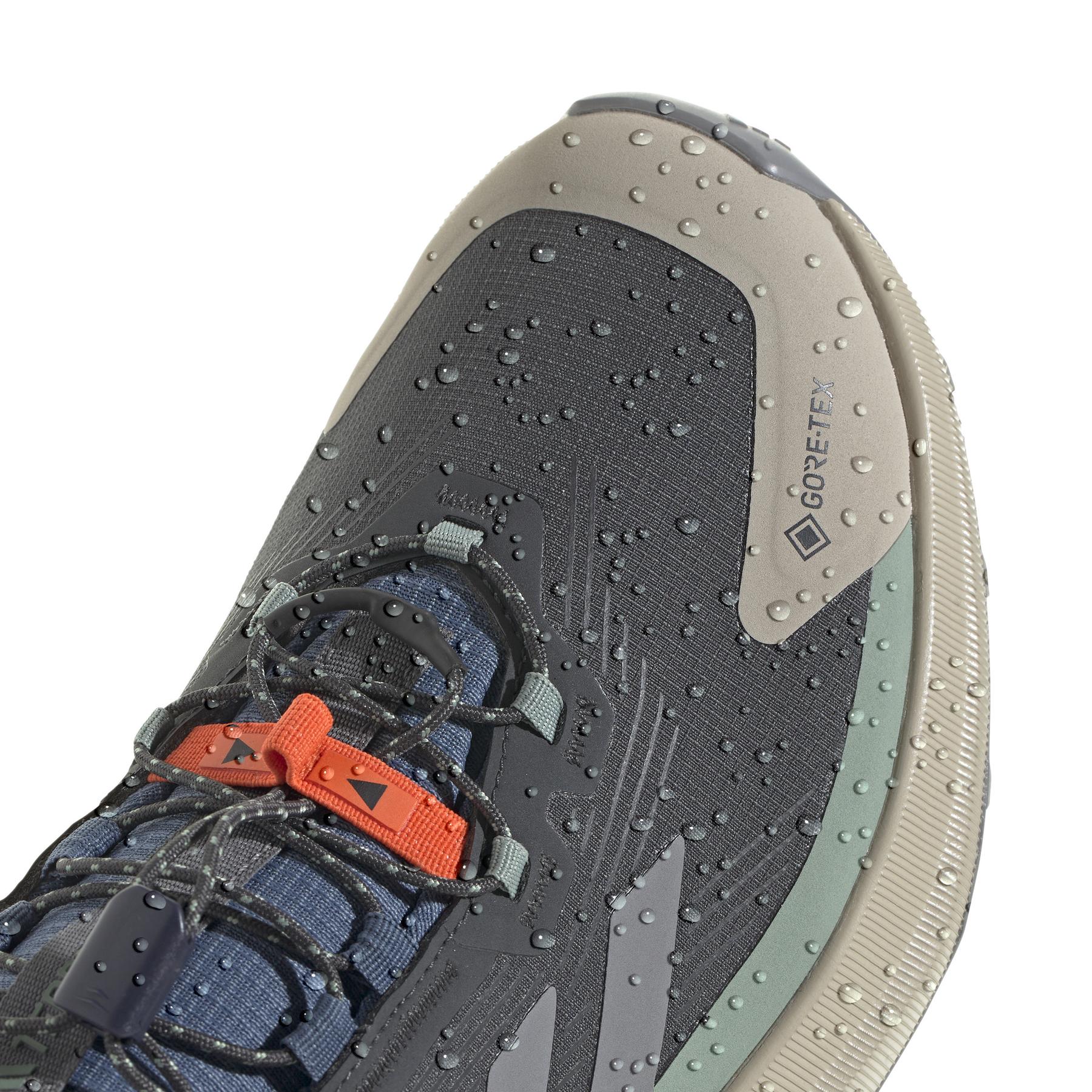product/a/d/adidas_jp5240_9_footwear_photography_detail_view_2_white-nw091625.jpg