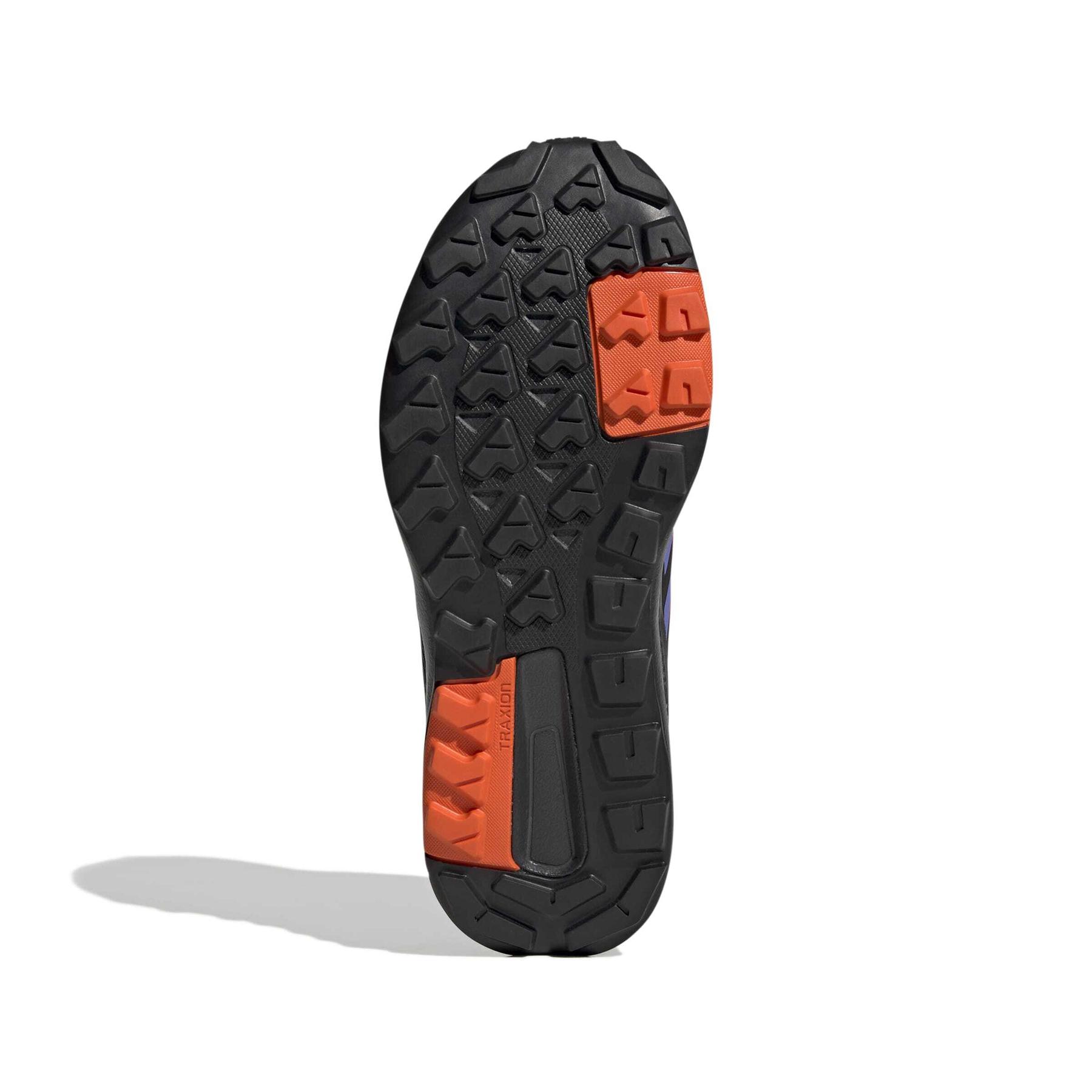 product/a/d/adidas_jp5649_4_footwear_photography_bottom_view_white-nw091625.jpg