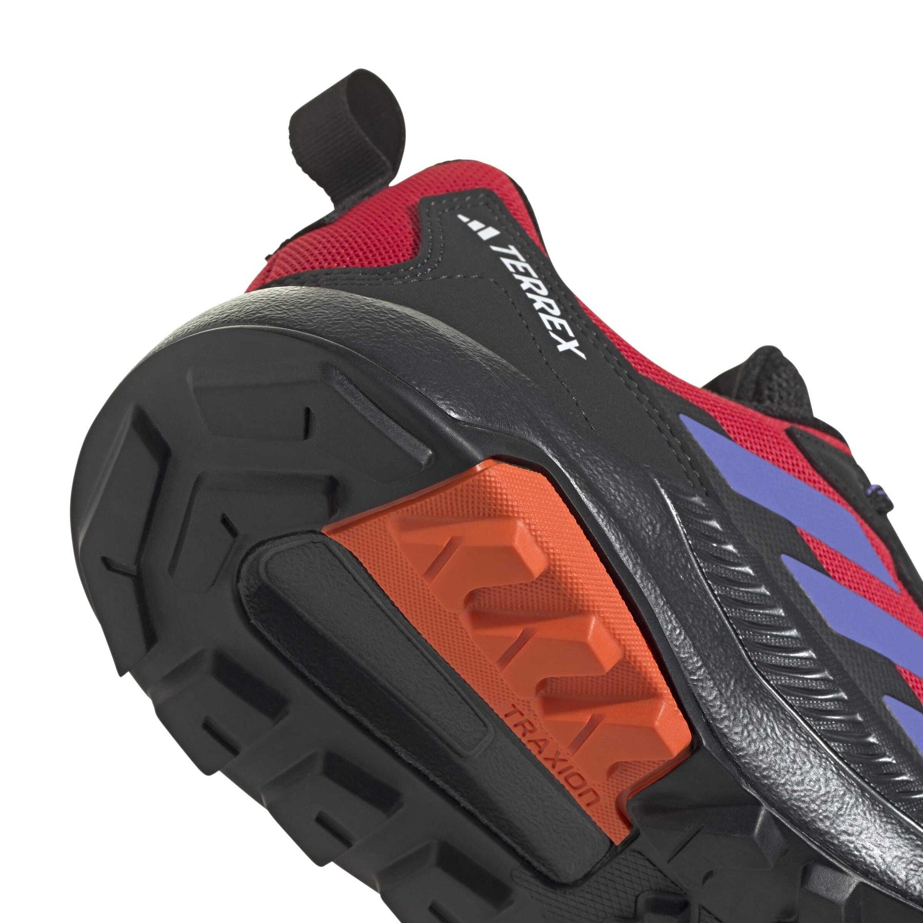 product/a/d/adidas_jp5649_8_footwear_photography_detail_view_1_white-nw091625.jpg