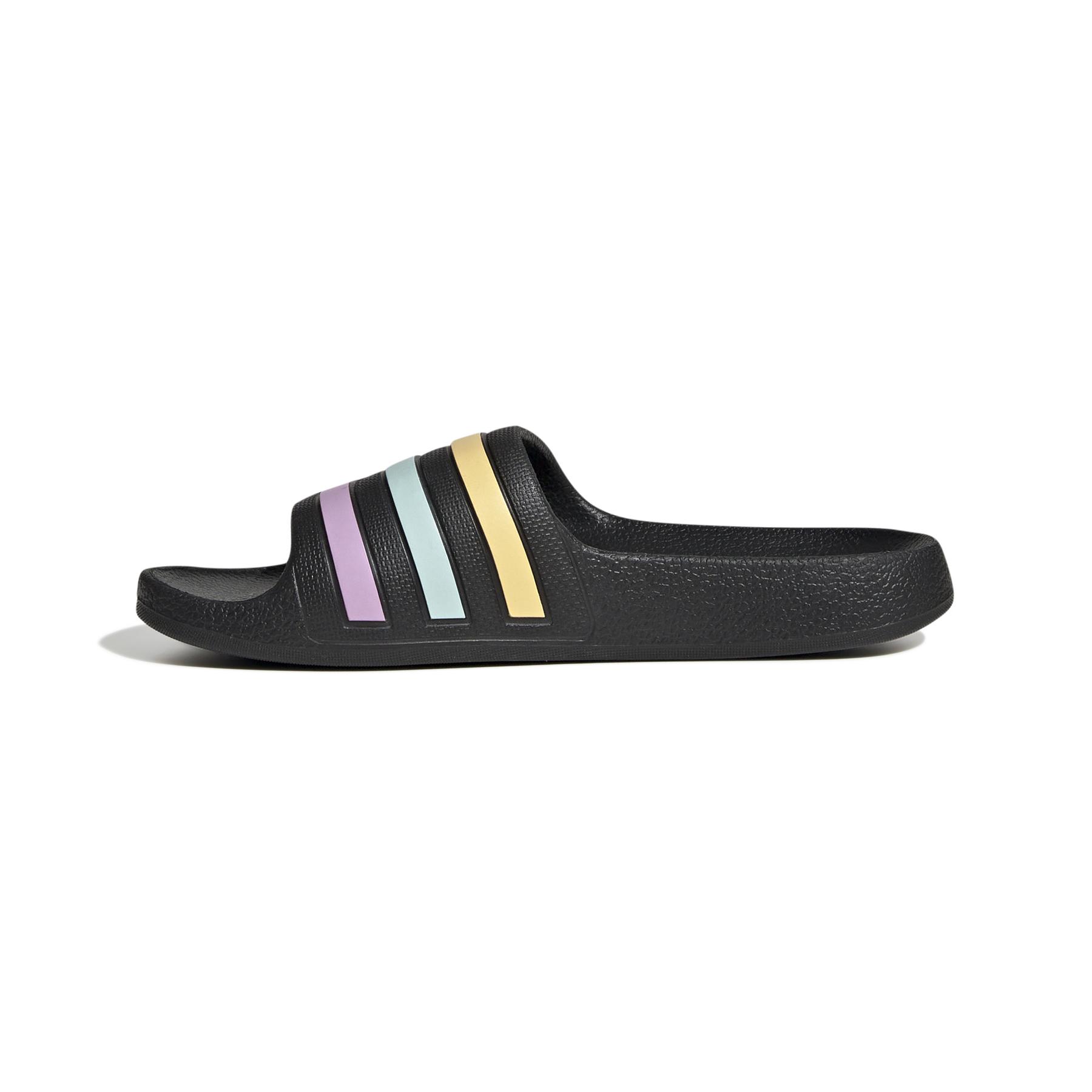 product/a/d/adidas_jp5774_5_footwear_photography_side_medial_center_view_white-nw091625.jpg