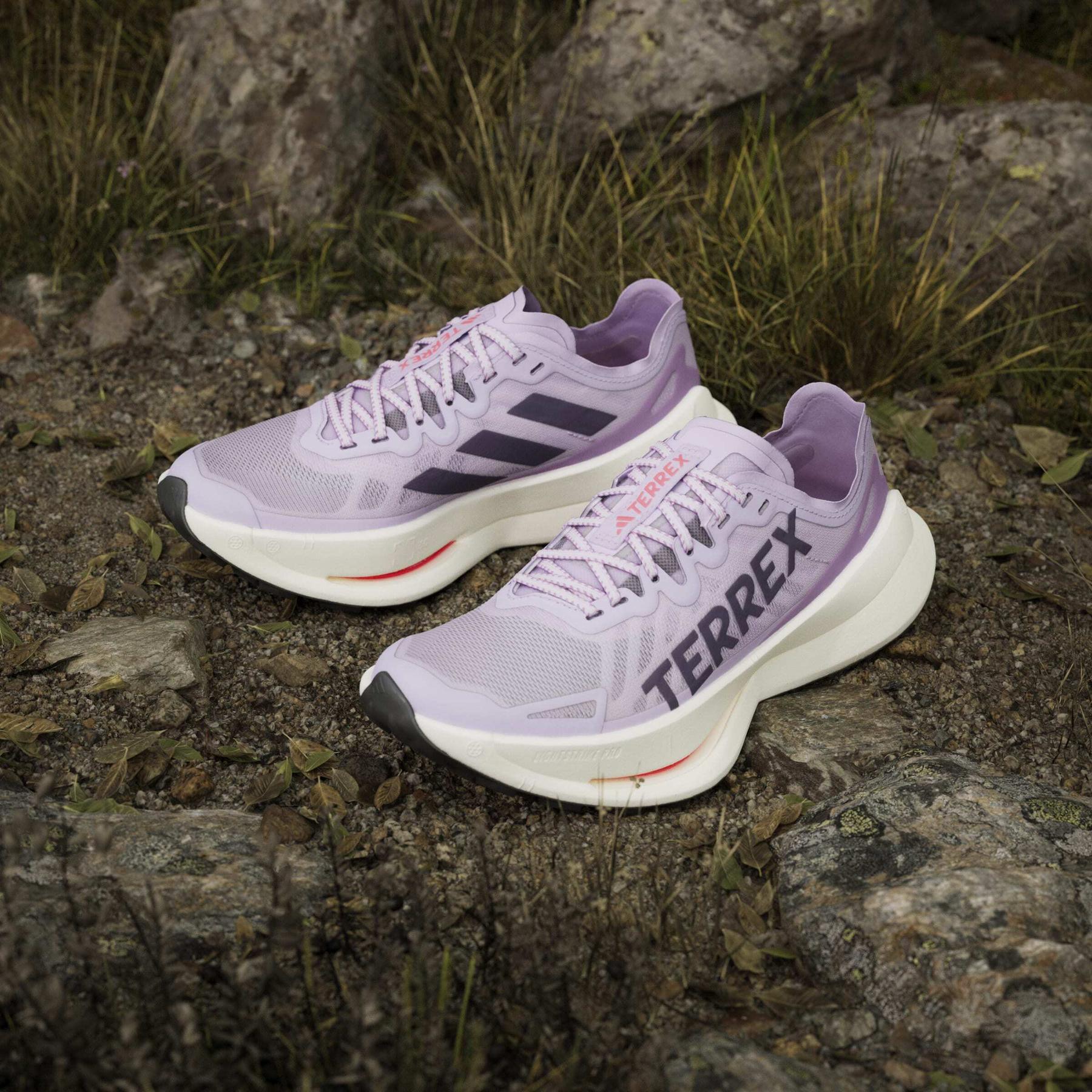 product/a/d/adidas_jq1616_18_footwear_photography_heromrktng_view_5-nw091625.jpg