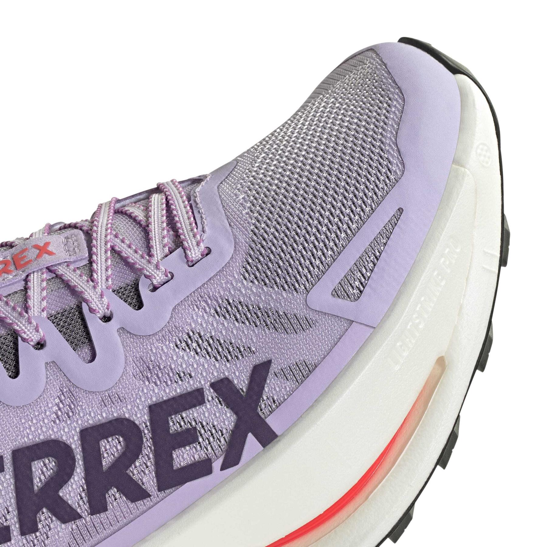 product/a/d/adidas_jq1616_8_footwear_photography_detail_view_1_white-nw091625.jpg