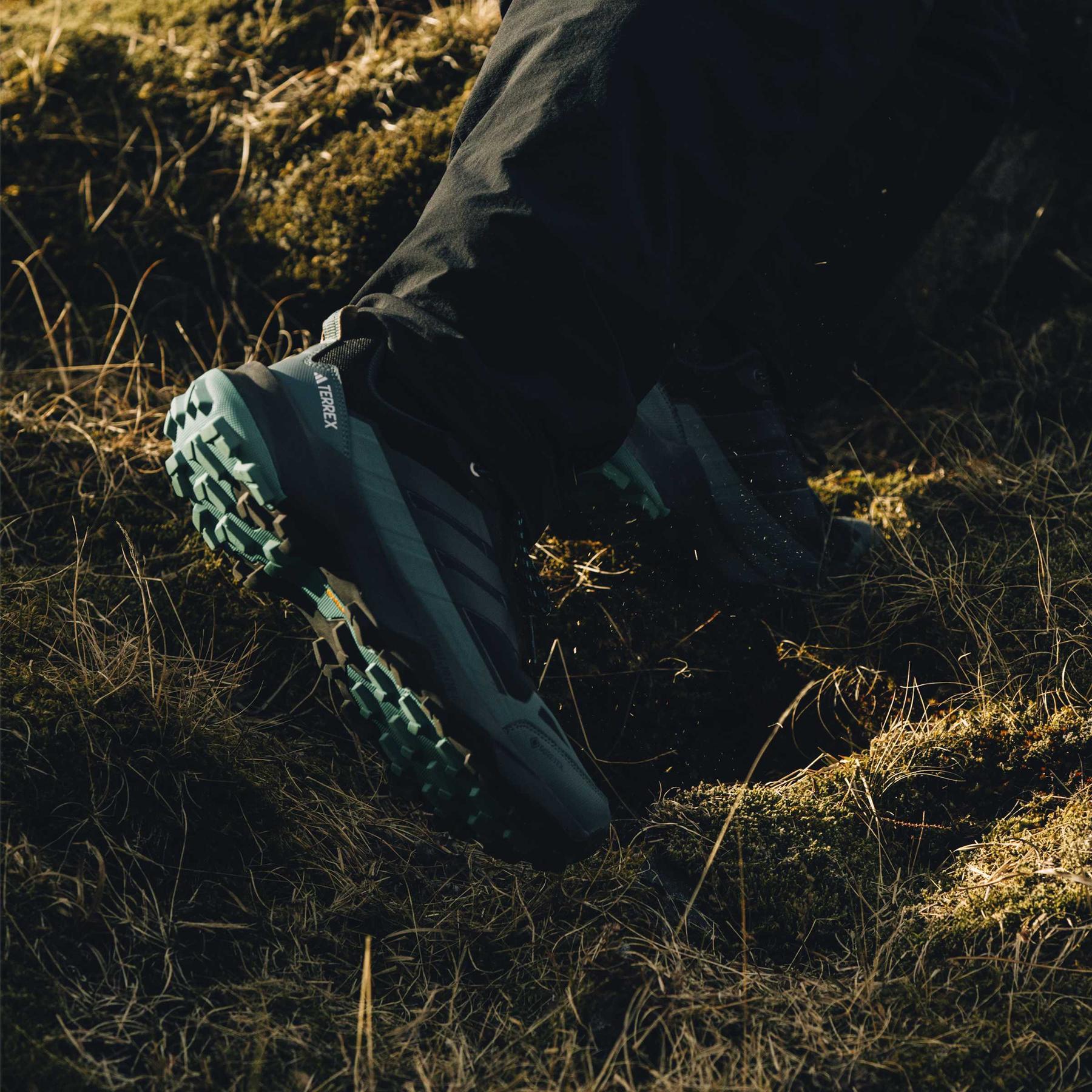 product/a/d/adidas_jq2209_17_footwear_photography_heromrktng_view_5-nw091625.jpg