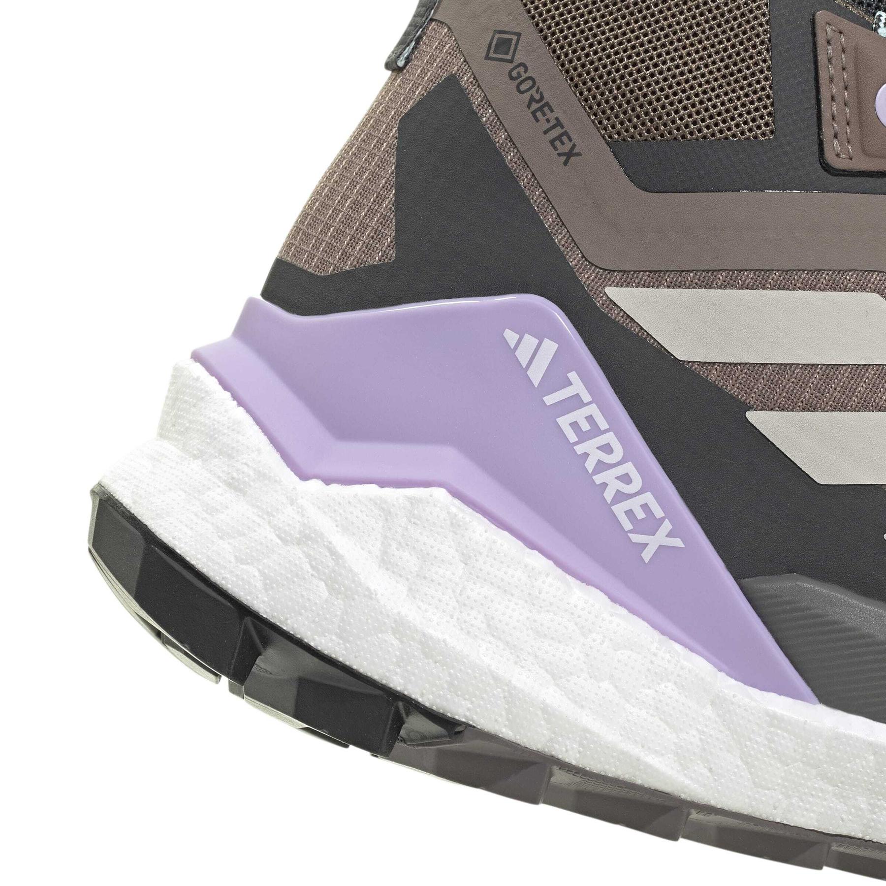 product/a/d/adidas_jq9901_8_footwear_photography_detail_view_1_white-nw091625.jpg
