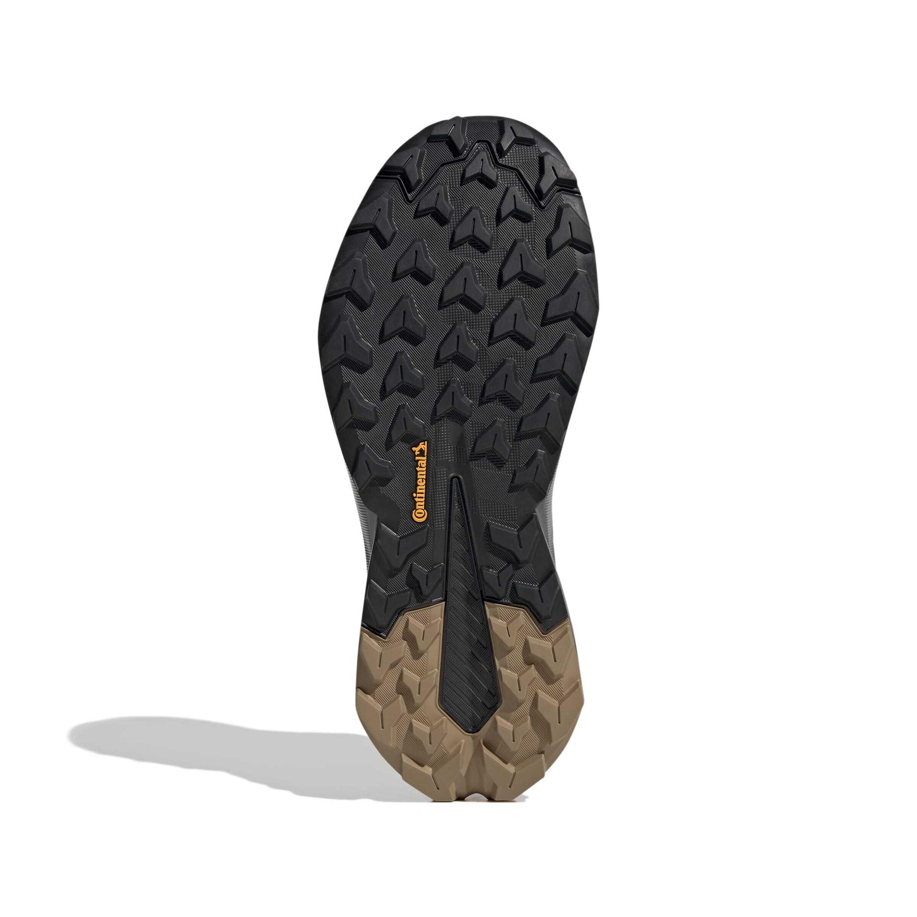 product/a/d/adidas_jq9924_4_footwear_photography_bottom_view_white-nw091625.jpg