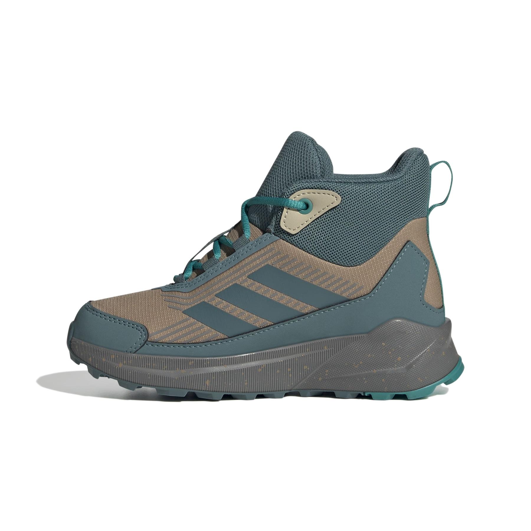 product/a/d/adidas_js2936_5_footwear_photography_side_medial_center_view_white-nw091725.jpg