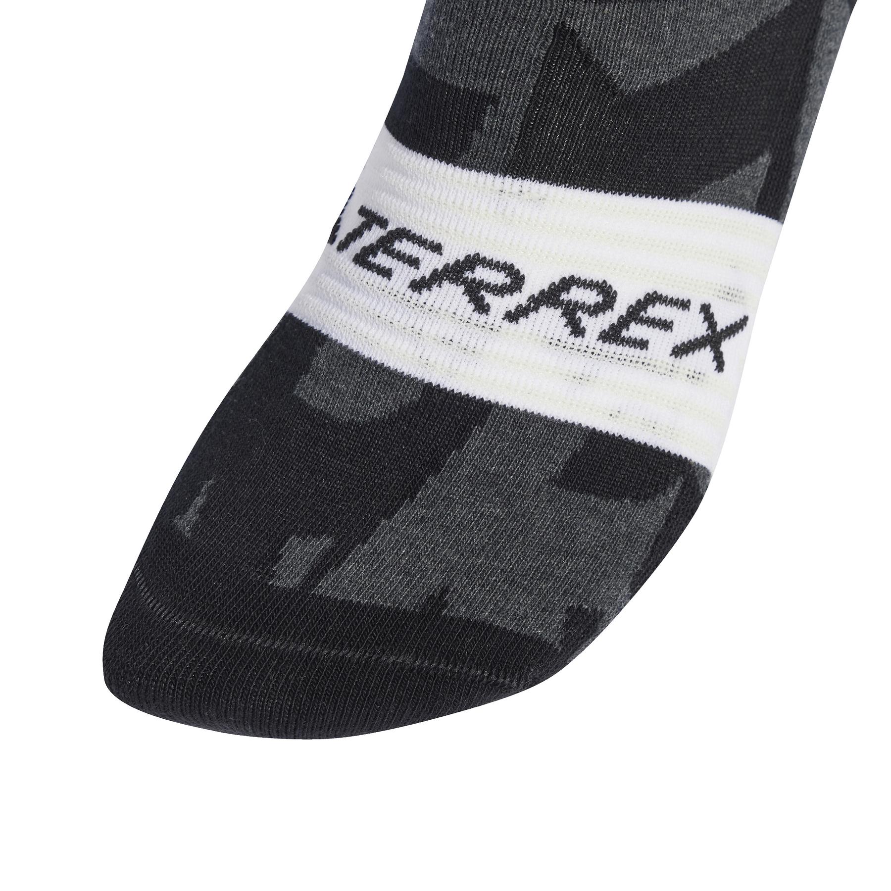 product/a/d/adidas_jx1094_black-olistr-white_3.jpg