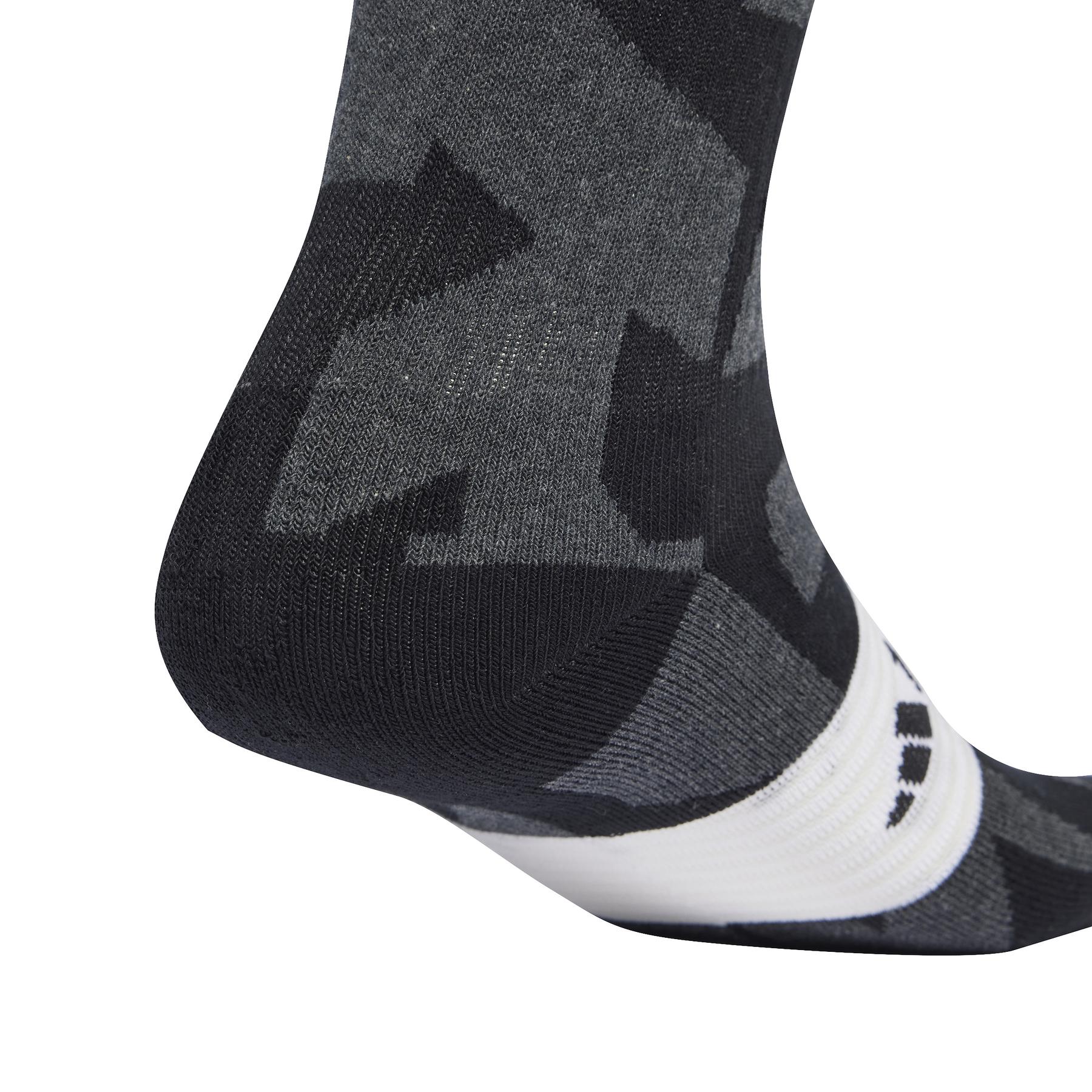 product/a/d/adidas_jx1094_black-olistr-white_4.jpg