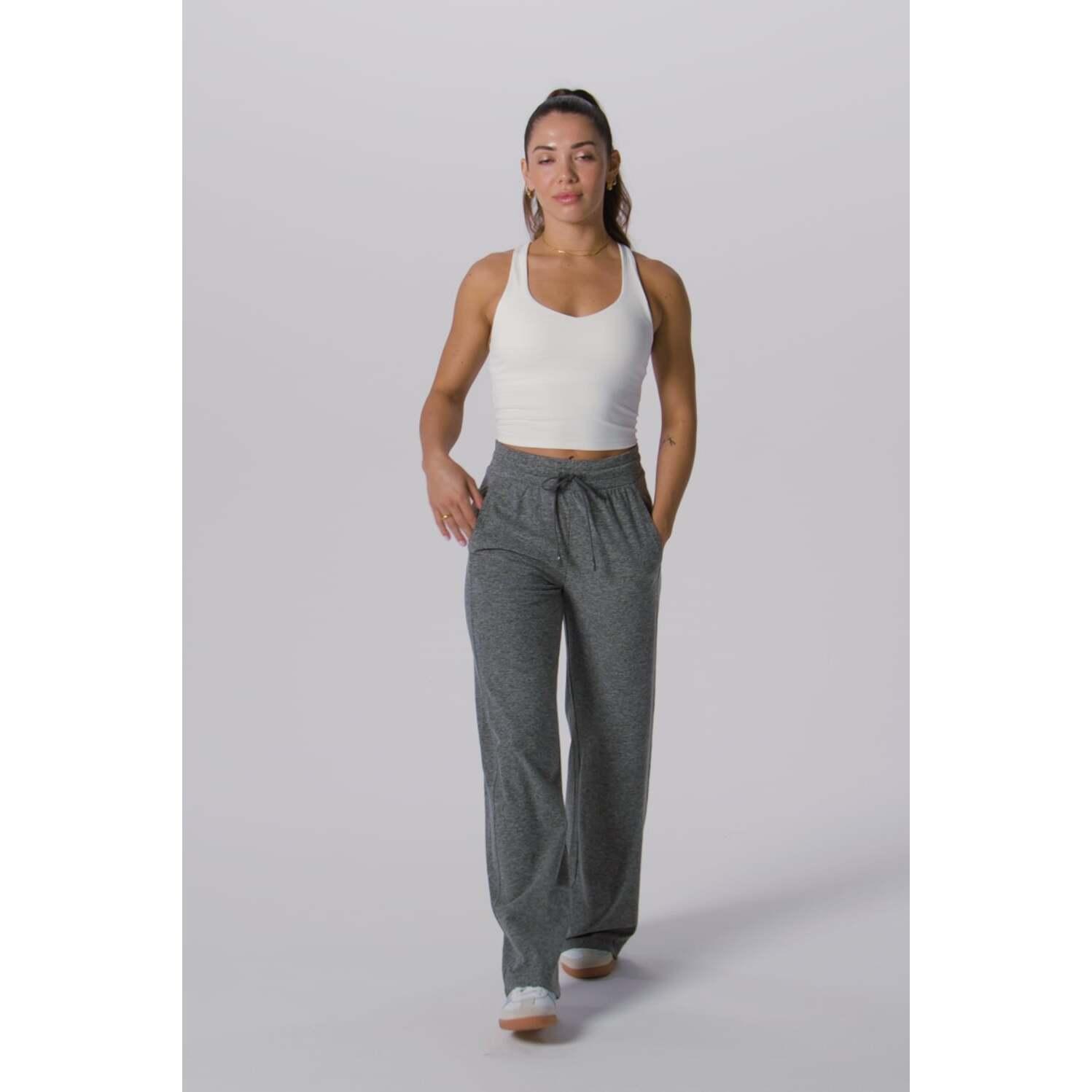 product/f/a/fabletics_tk2458598-3570_classic-white_6.jpg