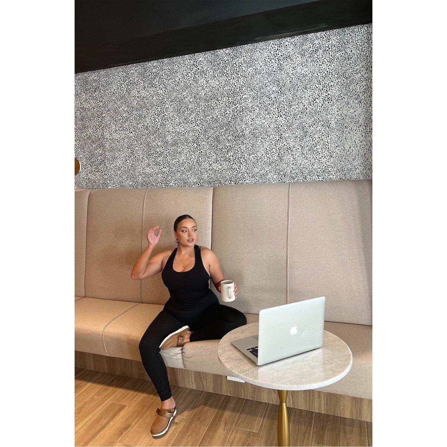 product/f/a/fabletics_tk2459004-0001_black_5.jpg