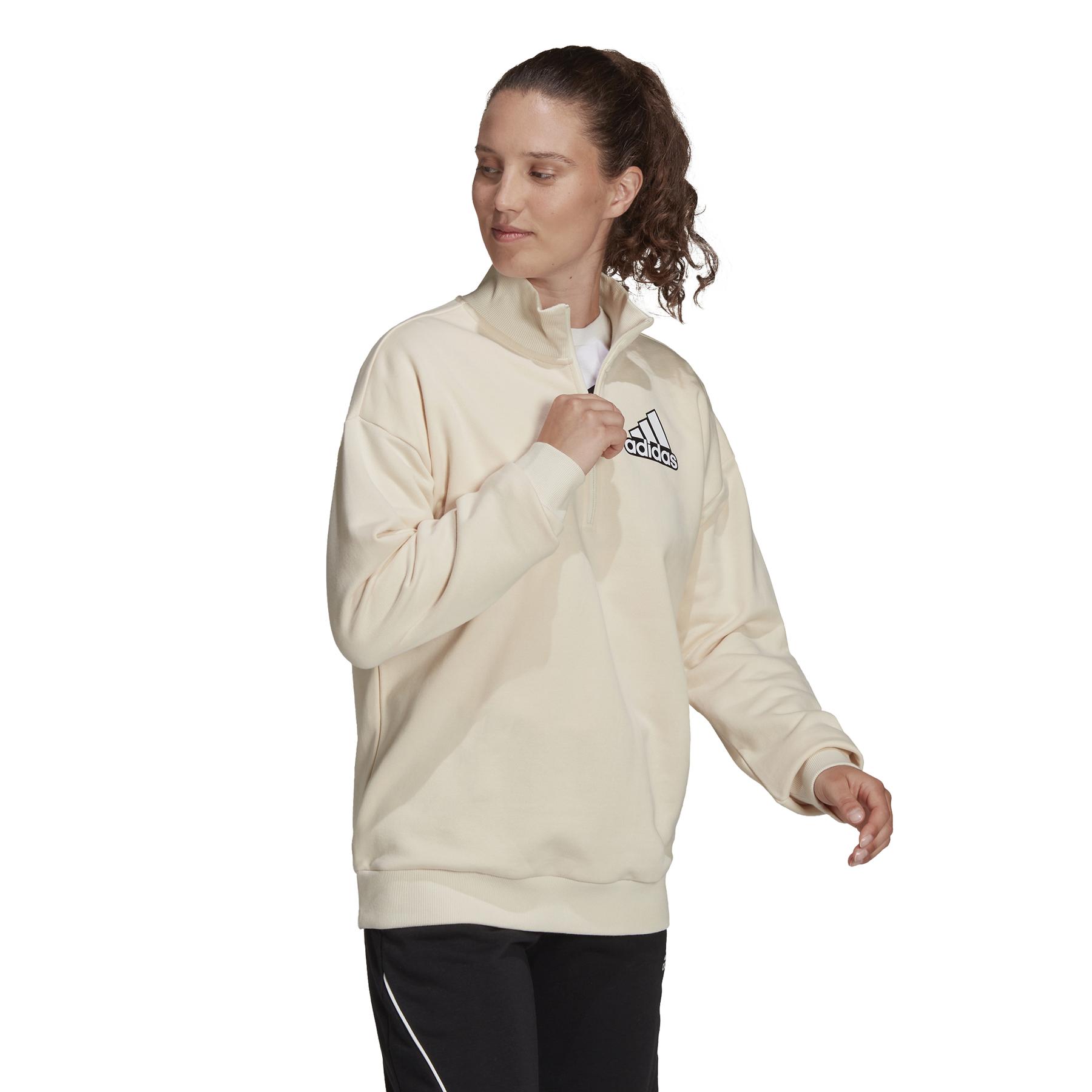 product/h/d/hd1786_app_on-model_walking_white.jpg