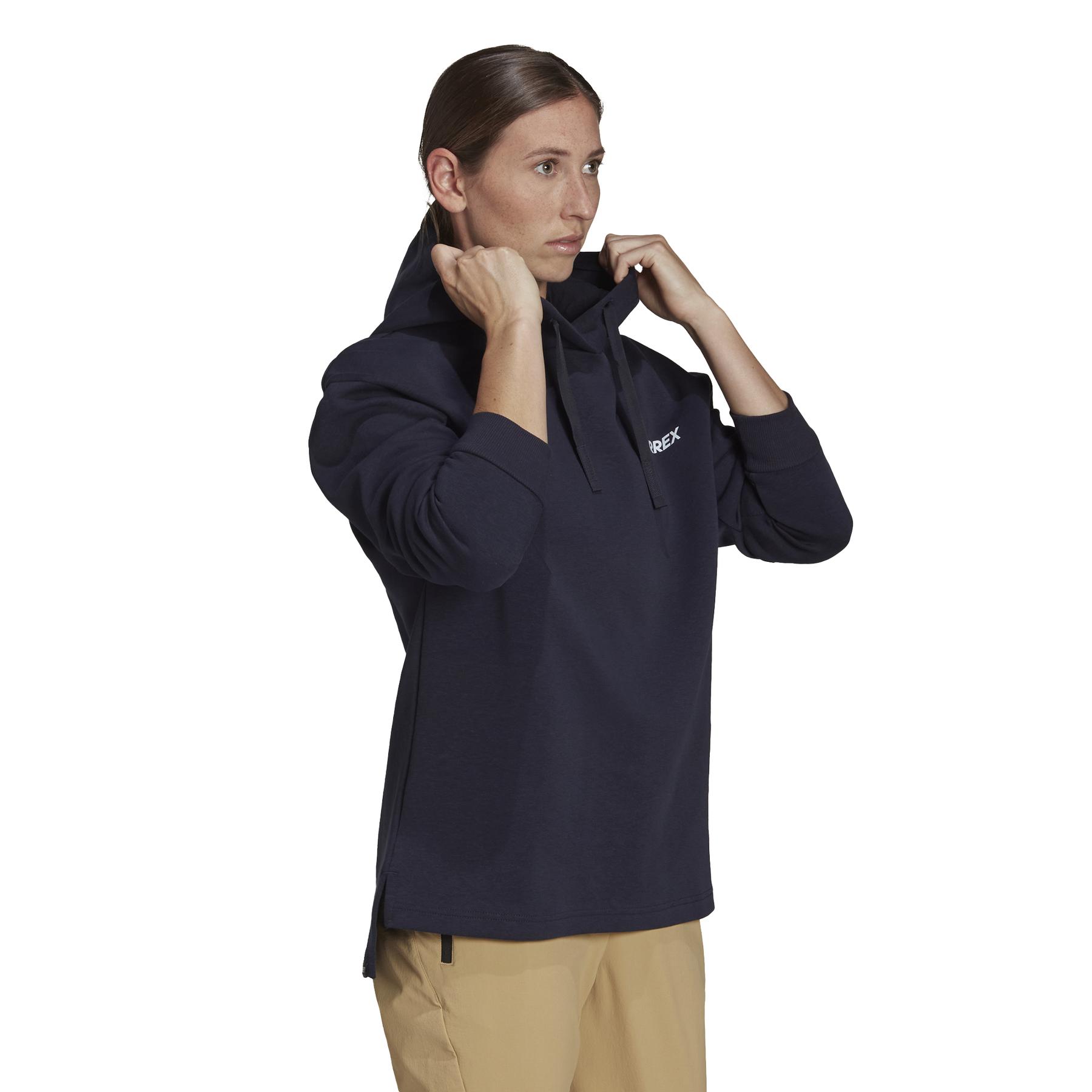 product/h/e/he1753_app_on-model_walking_white.jpg