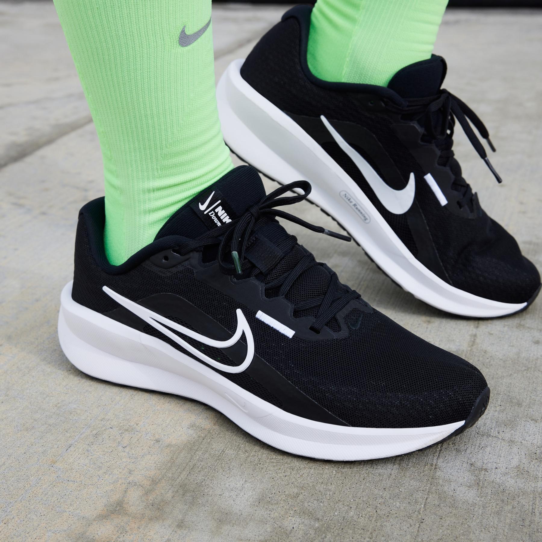 product/n/i/nike_fd6476-001-phsym001.jpg