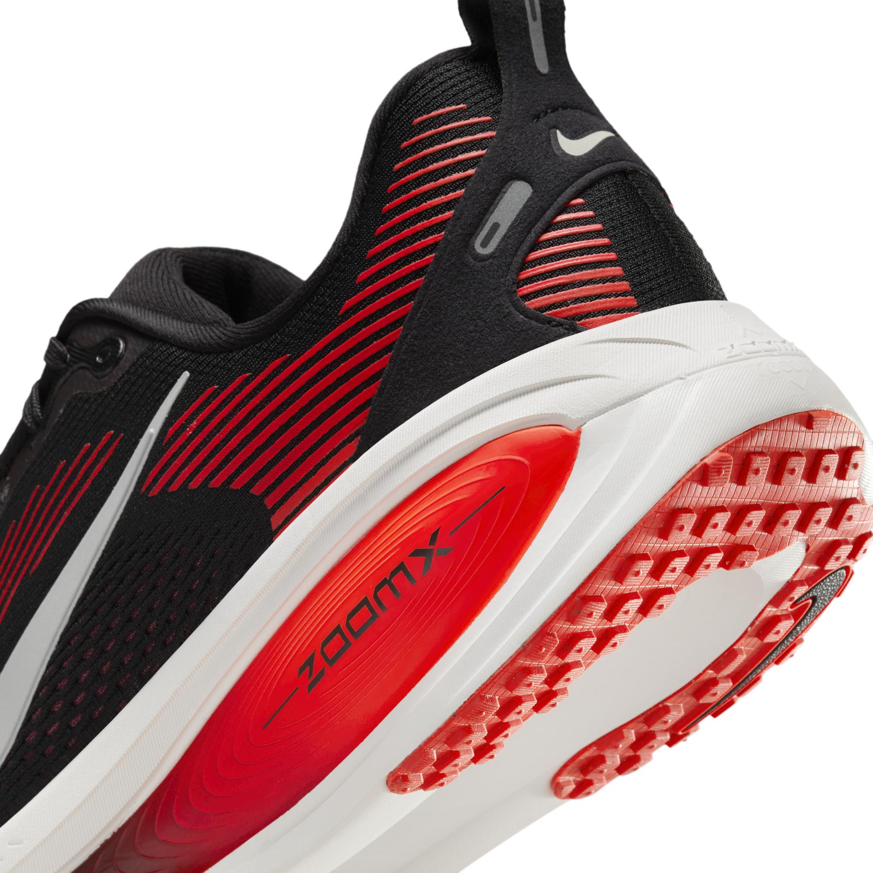 product/n/i/nike_hm6803-008_black-metallic-silver-bright-crimson_3.jpg