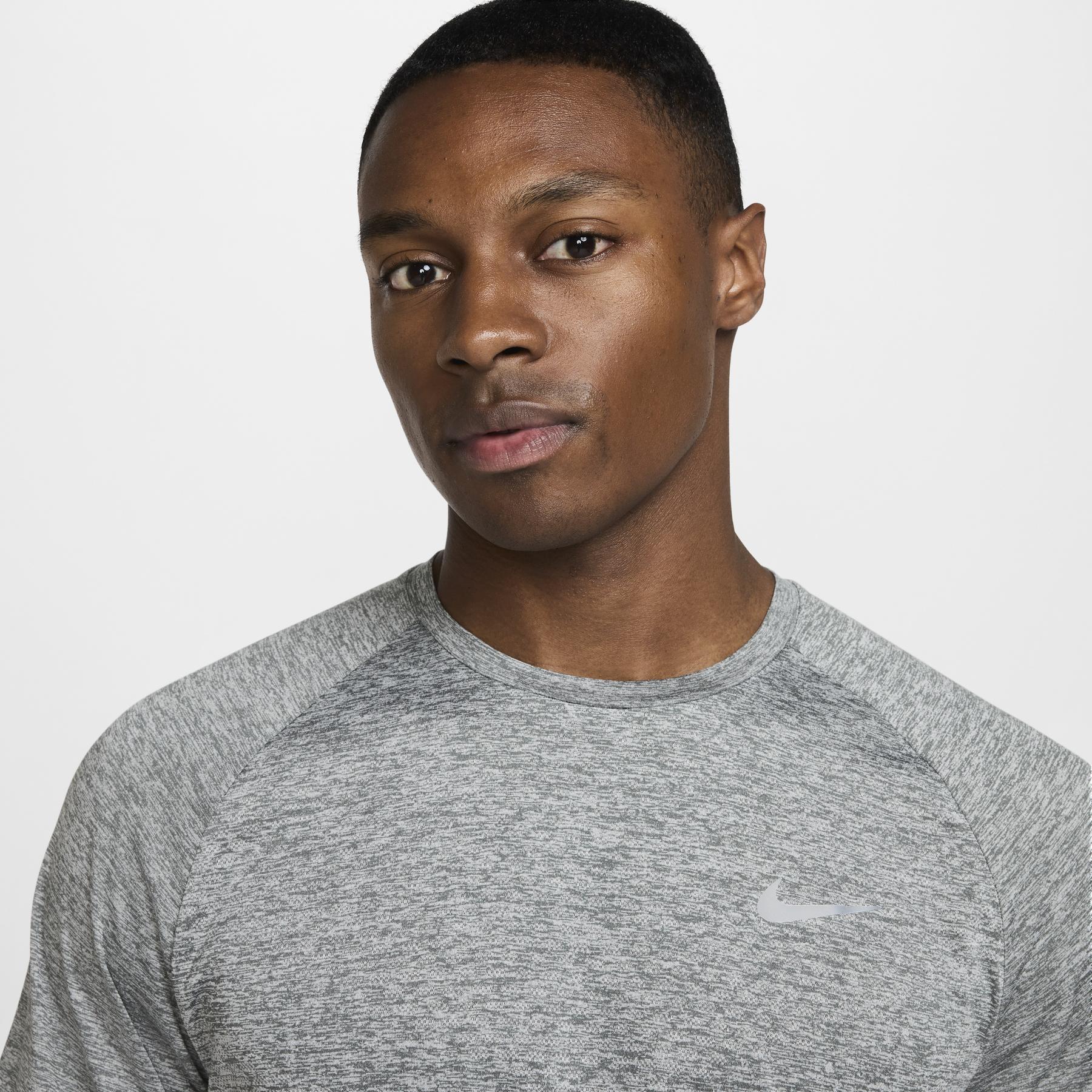 product/n/i/nike_hv5203-084_smoke-grey-htr-reflective-silv_5.jpg