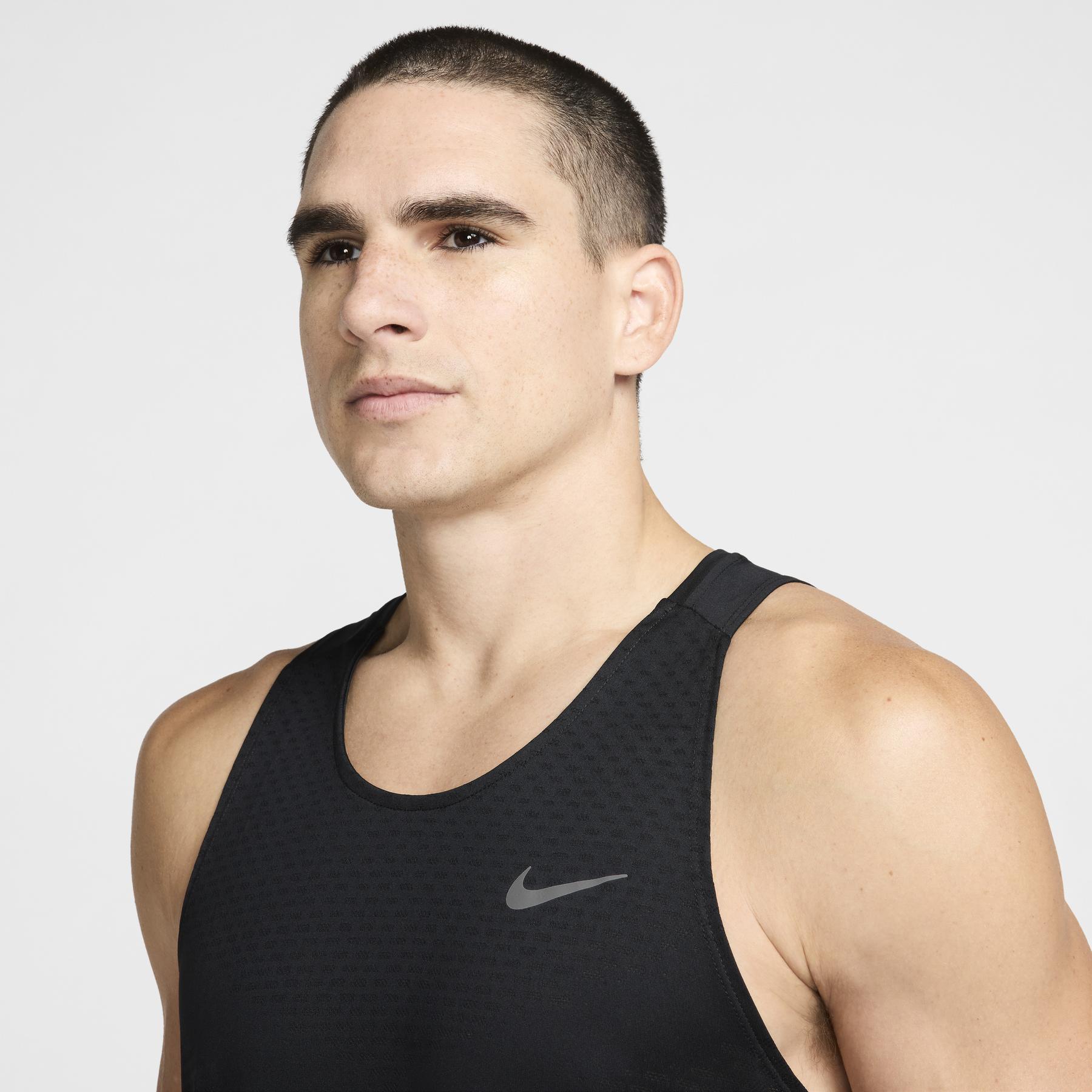 product/n/i/nike_hv5210-010_black-reflective-silv_3.jpg