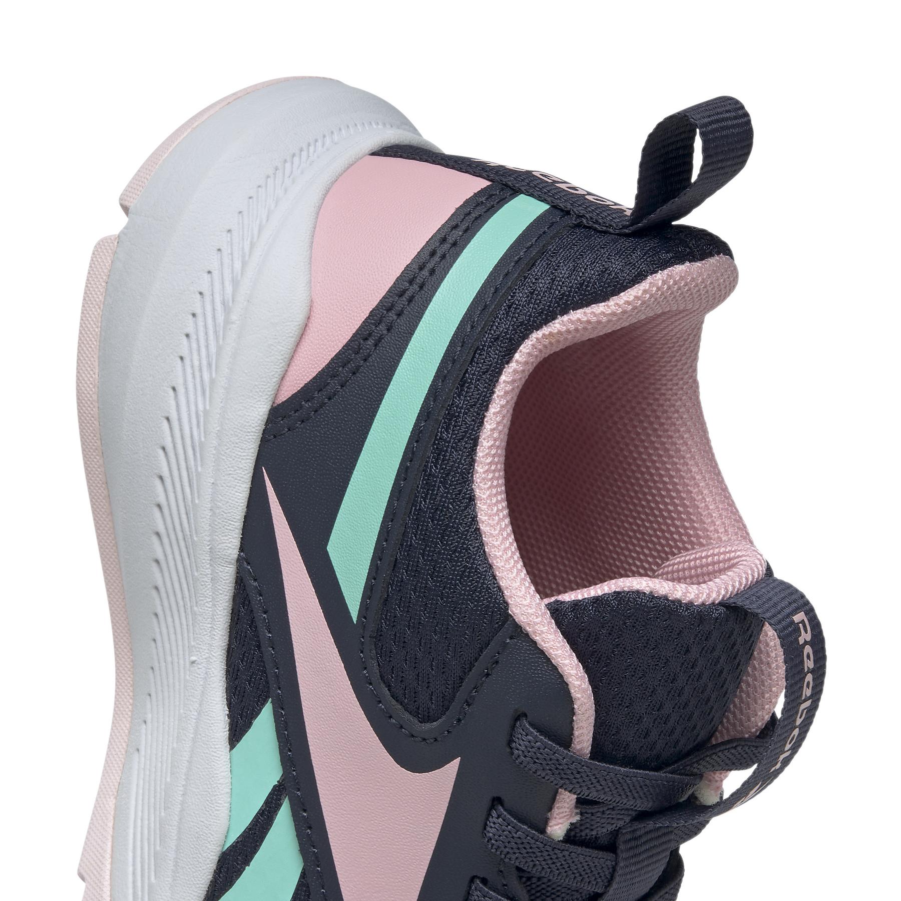 product/r/e/reebok_gw1225_7_footwear_photography_detail_view_1_white_000.jpg