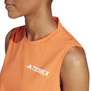 product/2/0/2025_09_adidas_je0360_5_apparel_on_model_detail_view_1_white.jpg