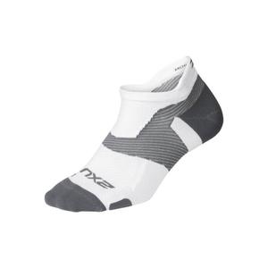 ua5042e-wht-gry-chaussettes-invisibles-2xu-vectr-lightcushion-white-grey