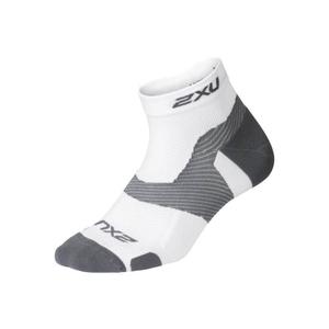 ua5047e-wht-gry-chaussettes-1-4-2xu-vectr-light-cush-white-grey