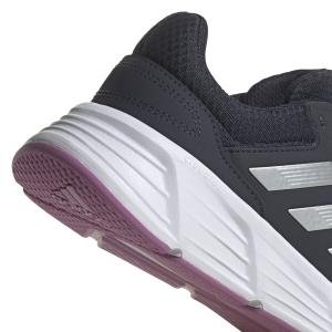 product/a/d/adidas_gw4137_9_footwear_photography_detail_view_2_white_000.jpg