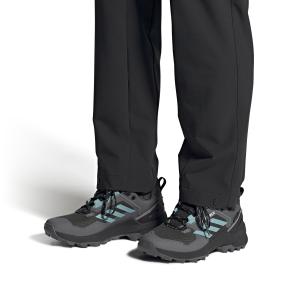product/a/d/adidas_hp8716_11_footwear_on_model_front_view_white_000.jpg