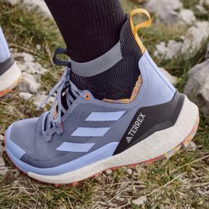 product/a/d/adidas_hq8398_20_footwear_photography_highlight_view_3_white_000.jpg