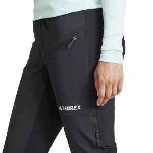product/a/d/adidas_ib1169_6_apparel_on_model_detail_view_1_white.jpg