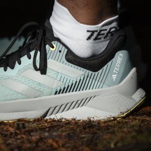 product/a/d/adidas_if5004_22_footwear_photography_highlight_view_1-nw091625.jpg