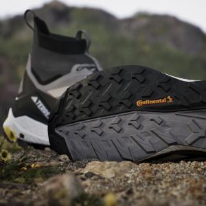 product/a/d/adidas_ig8866_24_footwear_photography_heromrktng_view_11.jpg