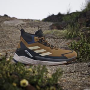 product/a/d/adidas_ji4245_16_footwear_photography_heromrktng_view_3-nw091625.jpg
